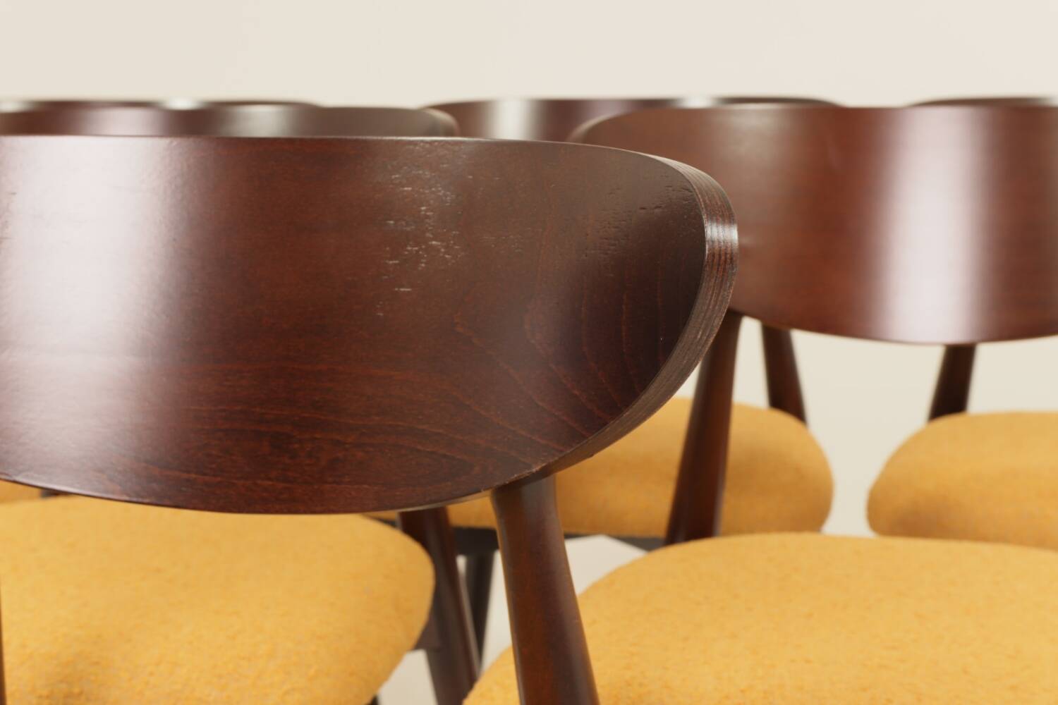 Scandinavian dining chairs set of 6 moutarde bouclé 