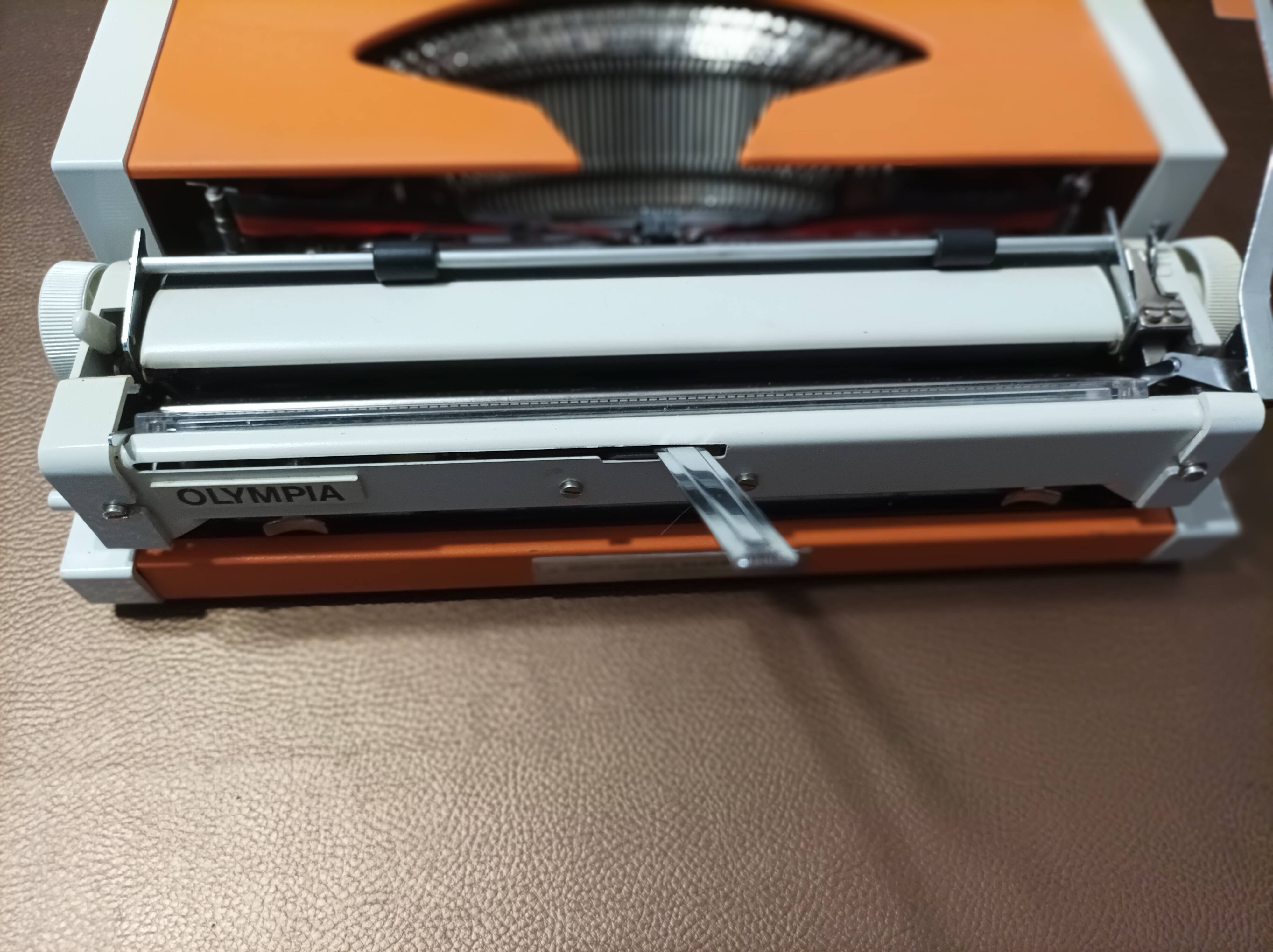 Olympia traveler de luxe orange typewriter serviced and new ribbon
