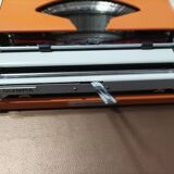 Machine à écrire Olympia traveller de luxe orange révisé et ruban neuf