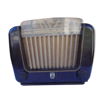 Former Philips Art Deco radio in Bakelite