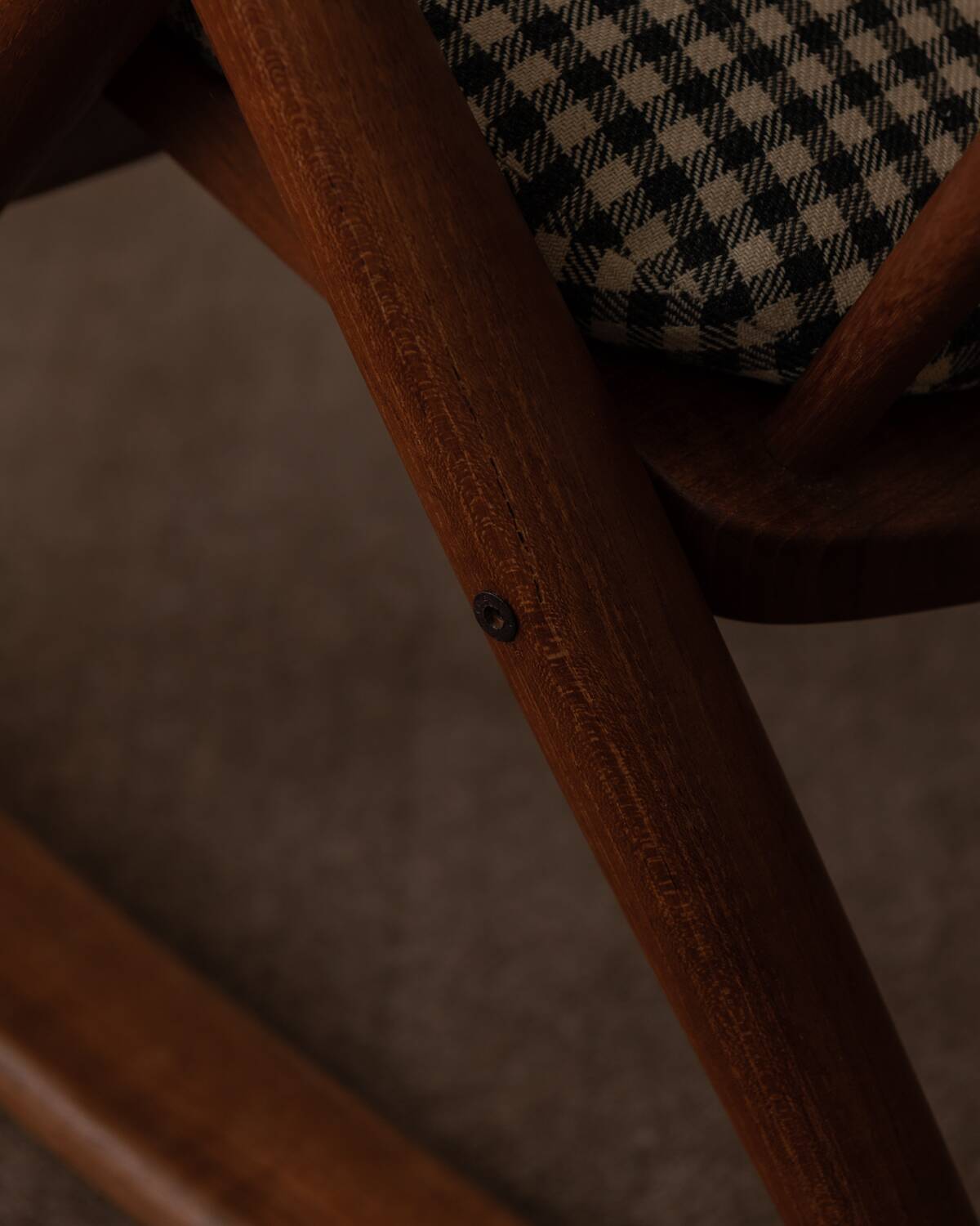 Ensemble de 2 chaises berçantes en teck danois modèle 182 Frank Reenskaug années 1950.
