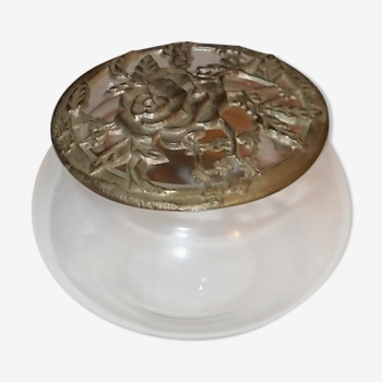 Glass box metal lid