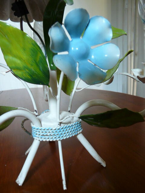 Lustre métal bouquet de fleurs bleues années 70