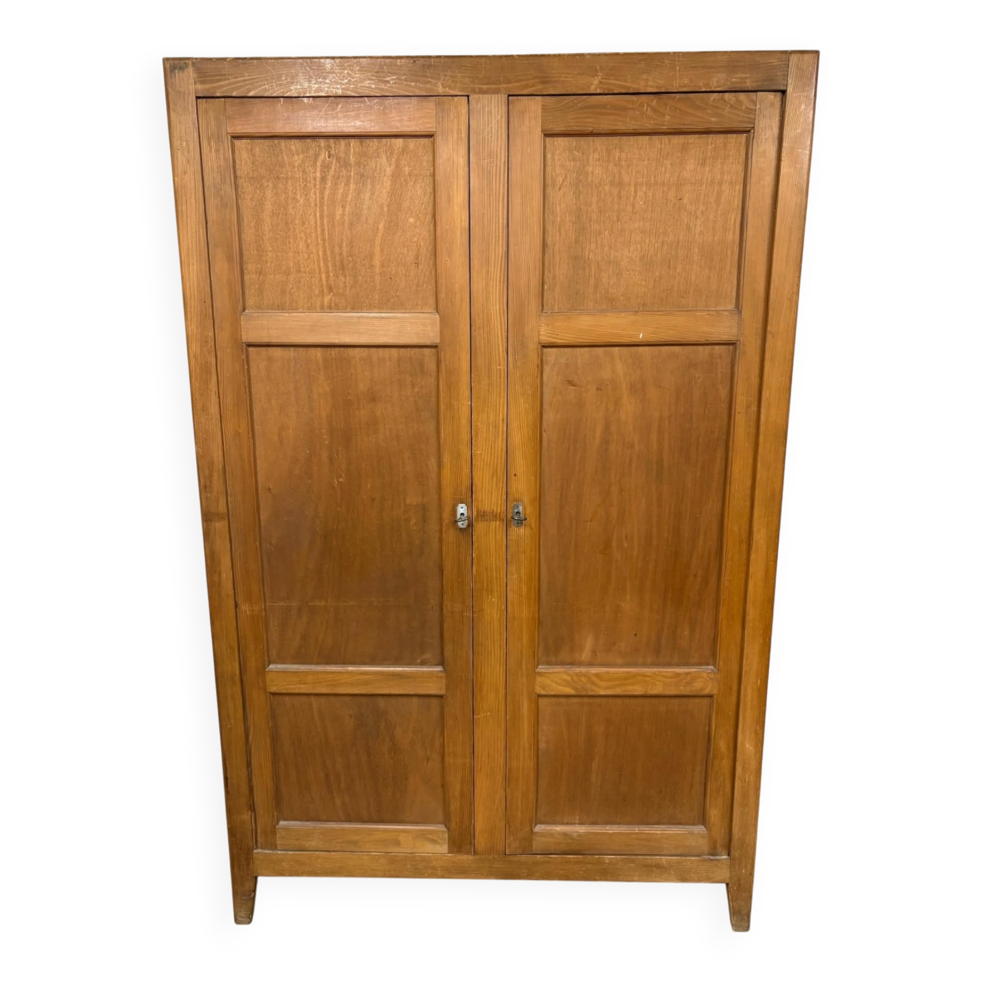 Armoire parisienne