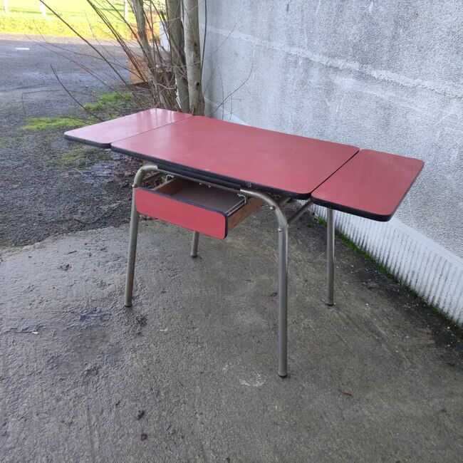 Formica table with extensions