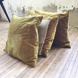 Lot of 3 yellow velvet cushions