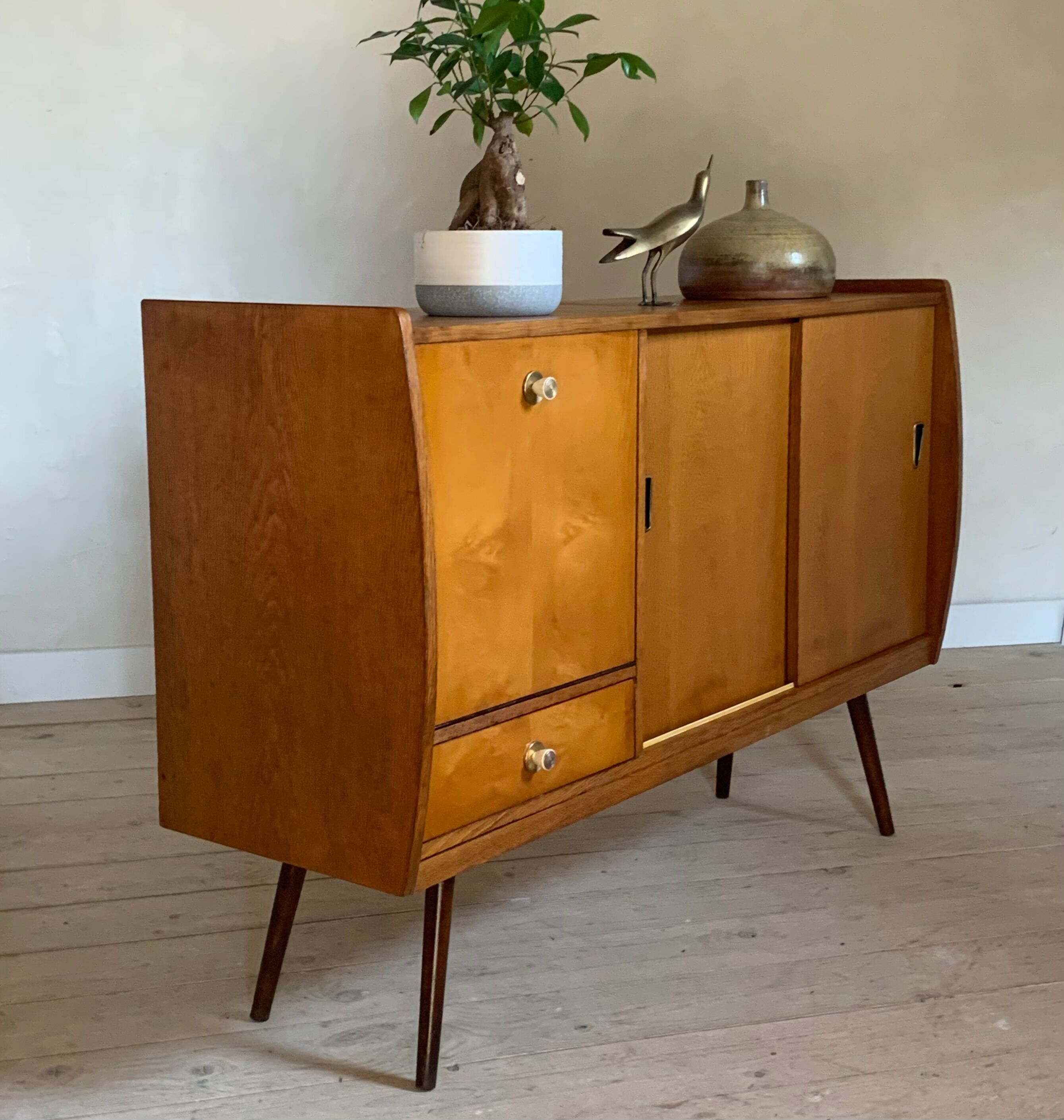 Enfilade vintage bar