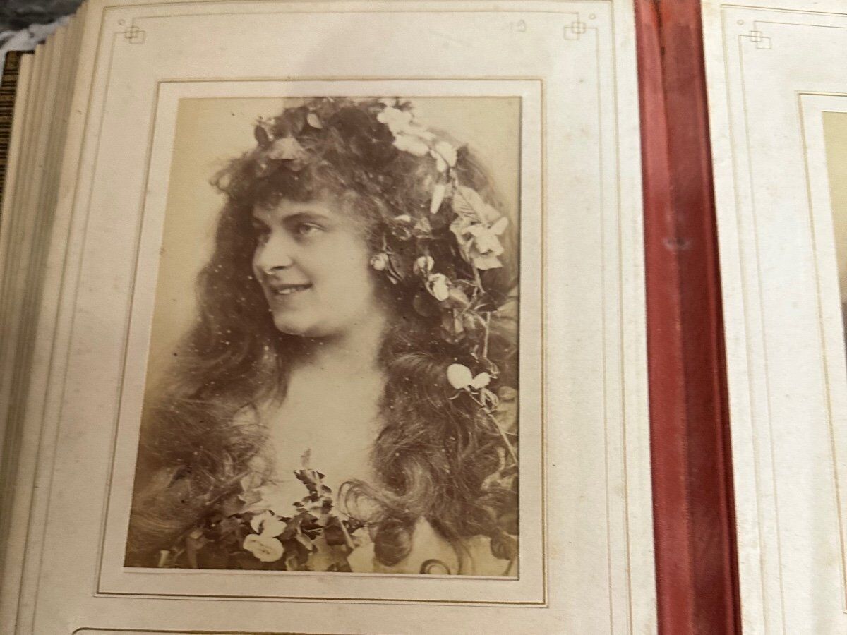 Collection of 39 photographs of singers, actresses, and gymnasts between 1870 and 1880.