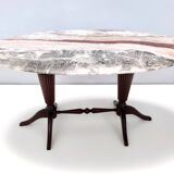 Table basse en hêtre attribuée à Paolo Buffa avec un plateau ovale en onyx rouge