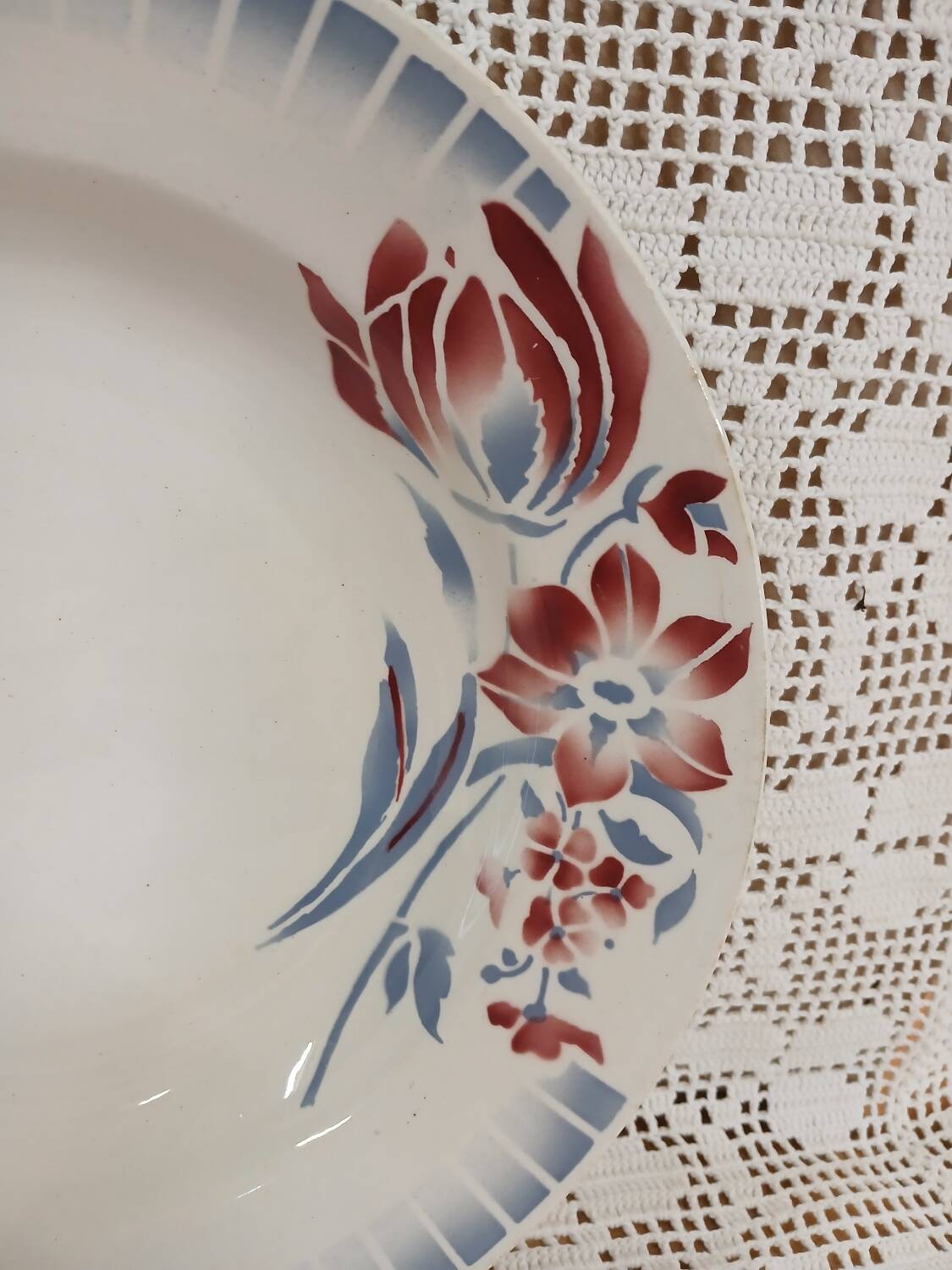 Old Saint Amand "Bougival" dish