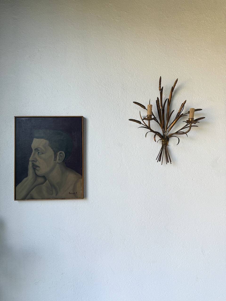 “Ear” wall light in gilded brass