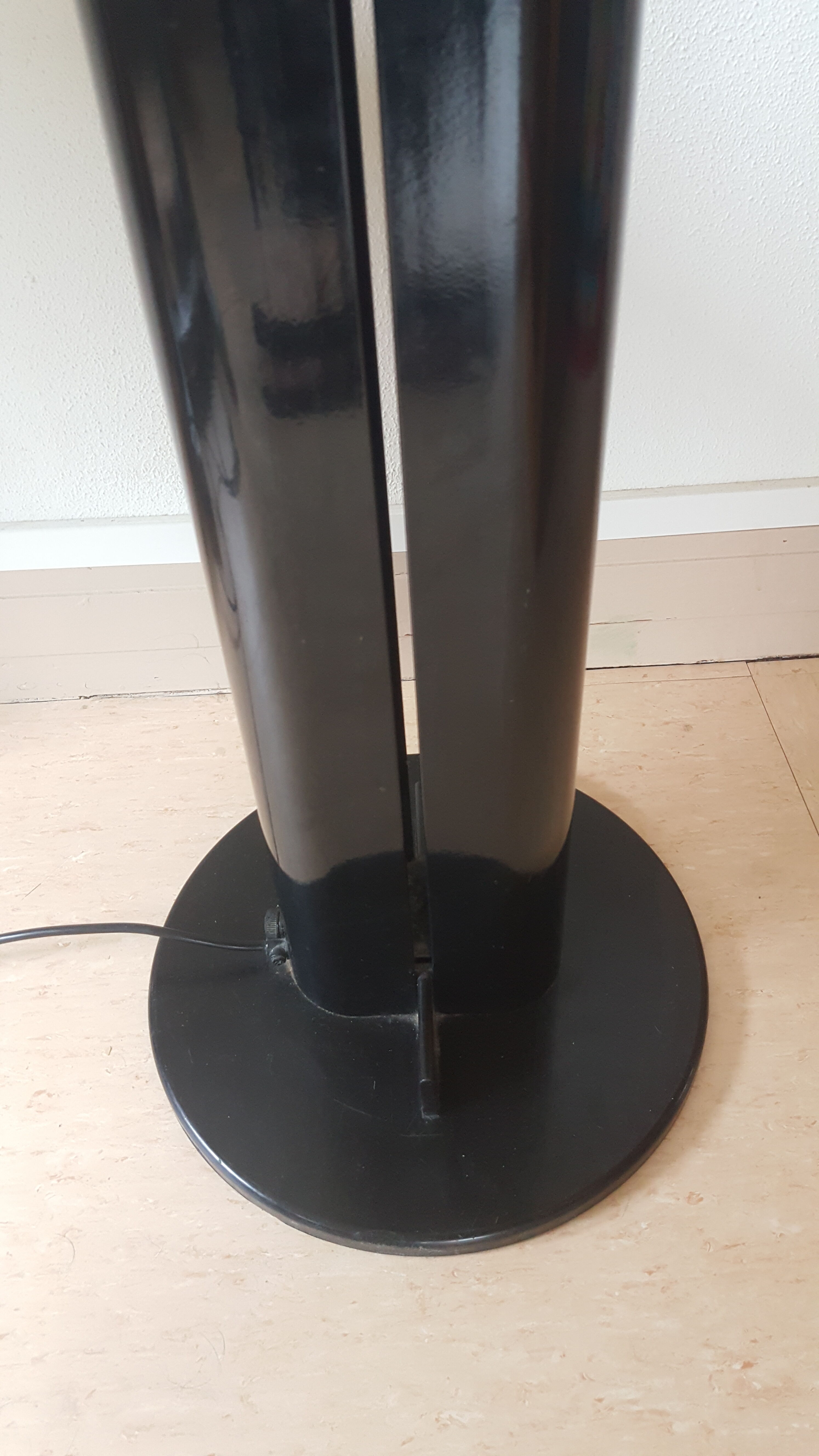 Italian design floor lamp Megaron by Gianfranco Frattini for Artemide