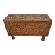 Coffre en bois exotique sculpté