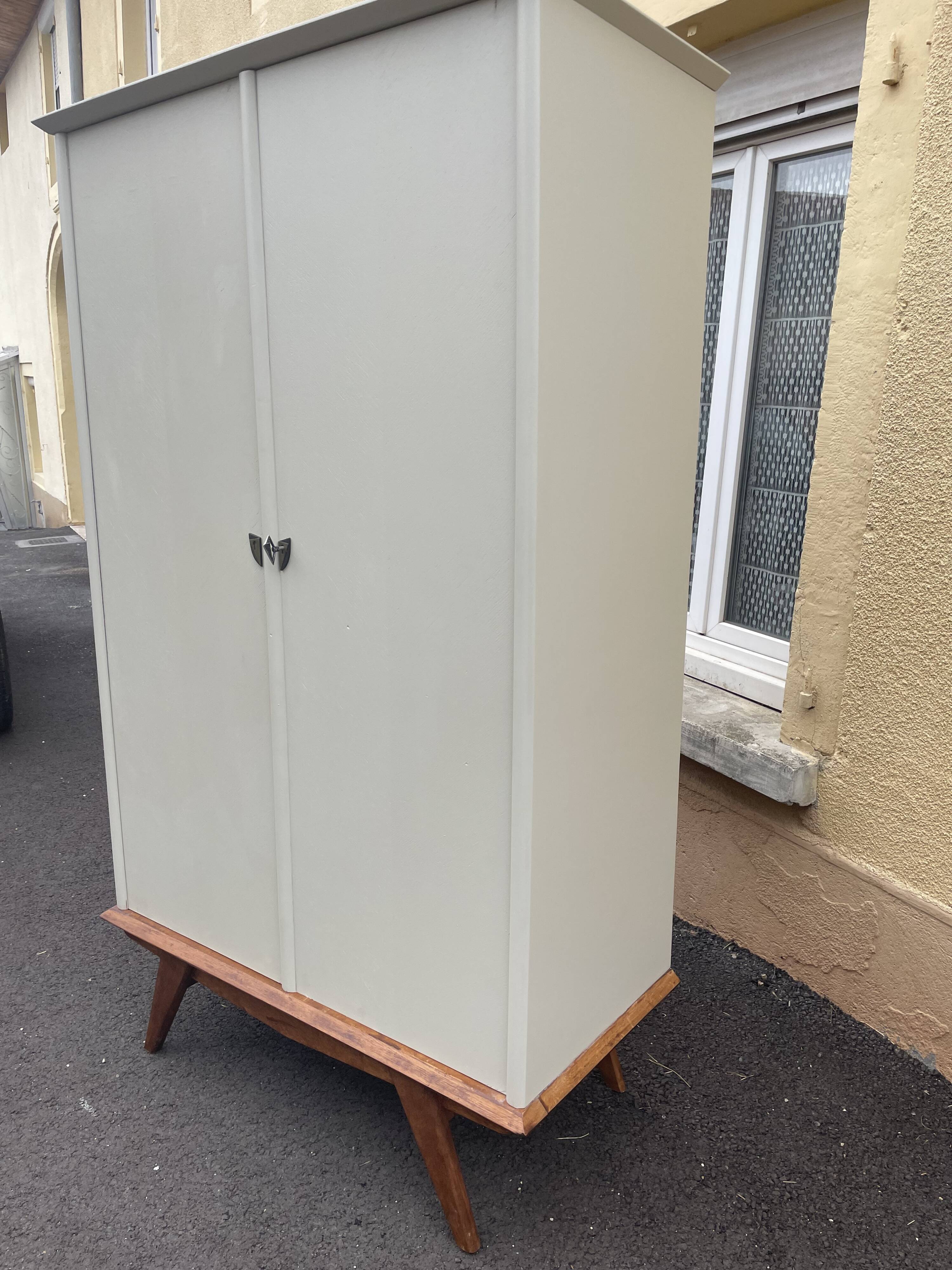 Vintage wardrobe feet compass