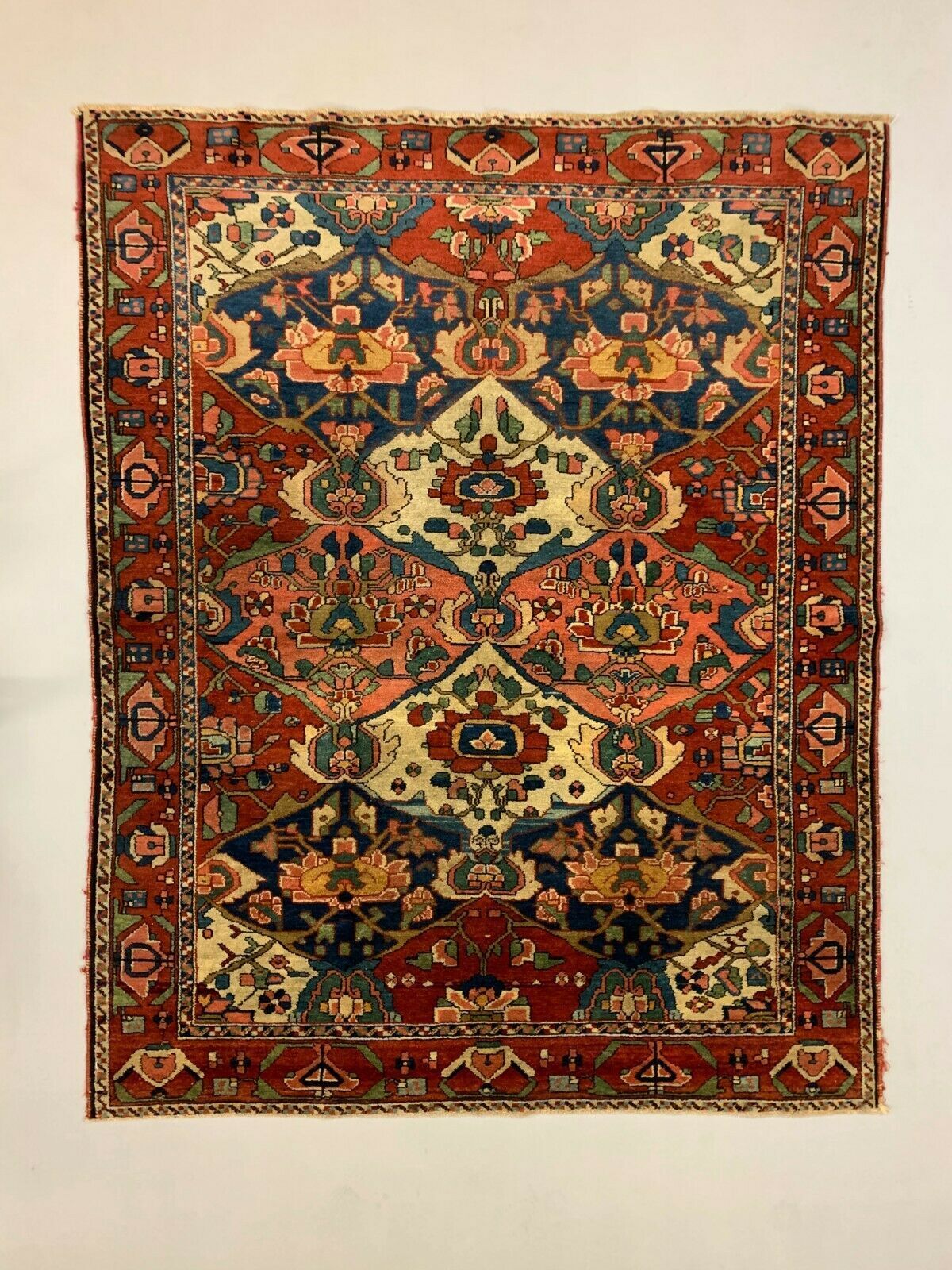 Antique Bakhtiari rug 192x151 cm