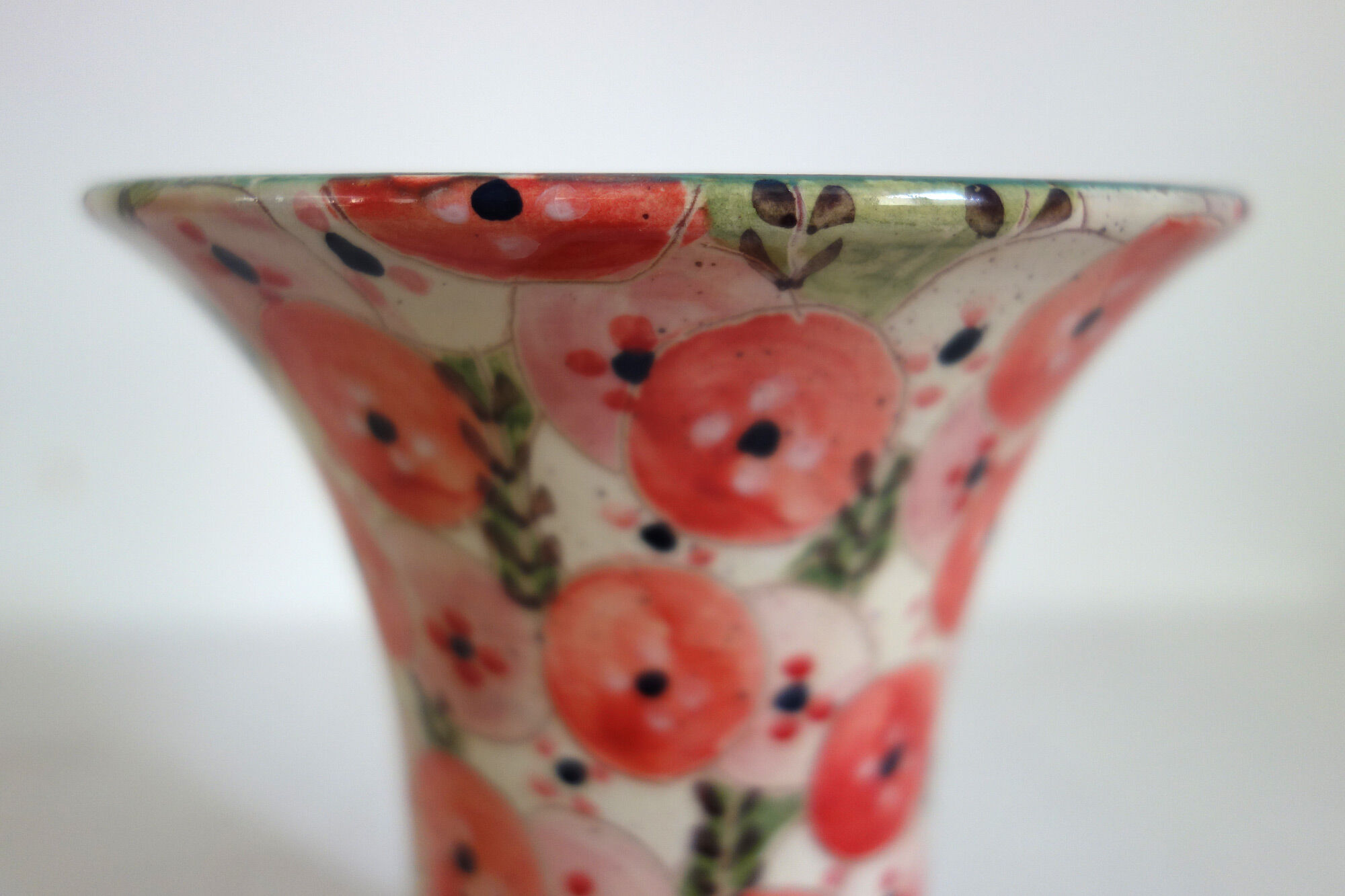 Vase moderne atelier Serrailler, Moustiers
