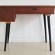 Bureau vintage en teck sur pieds noirs