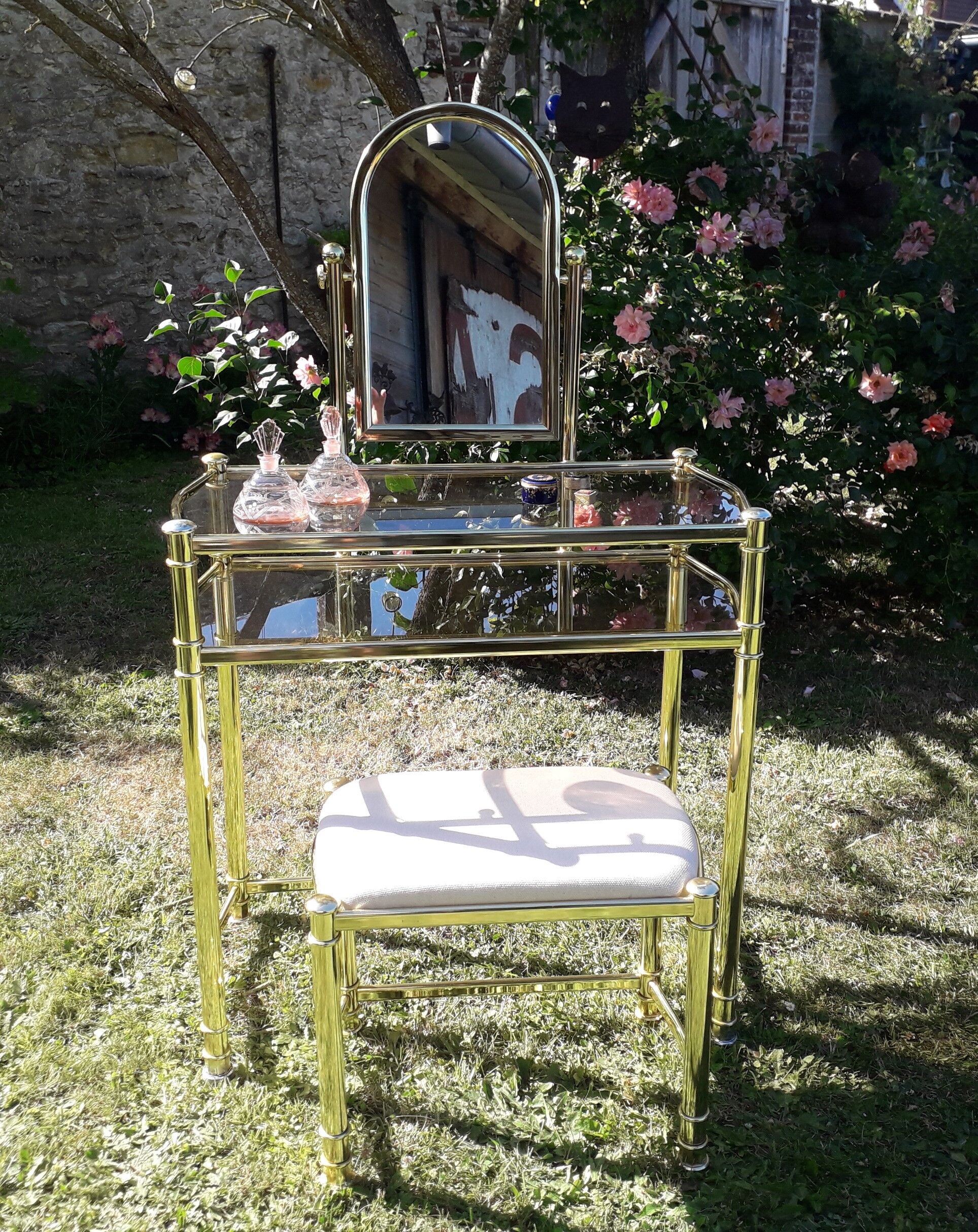 Vintage dressing table and golden metal stool