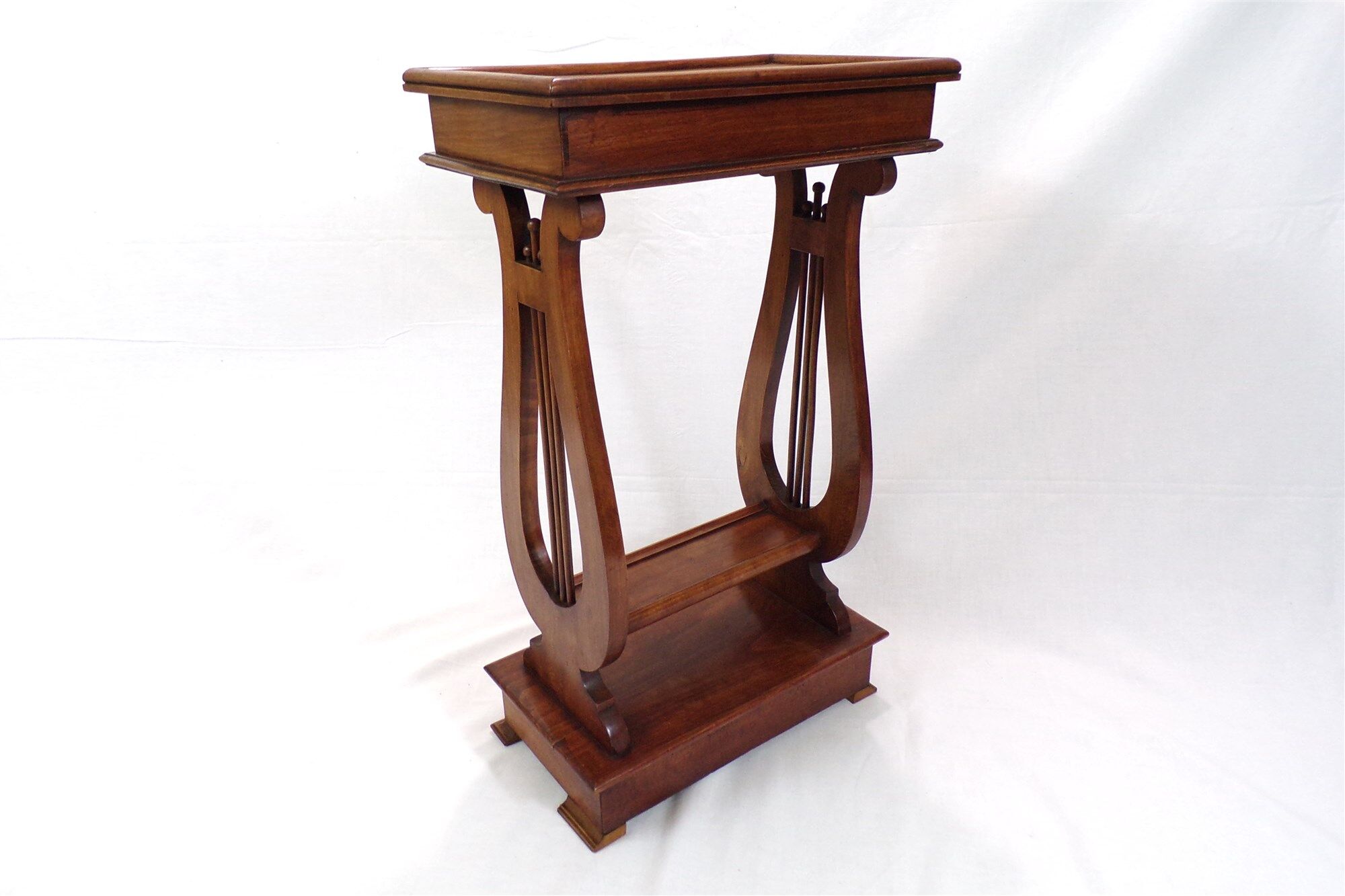 Side table, sofa tip, music theme