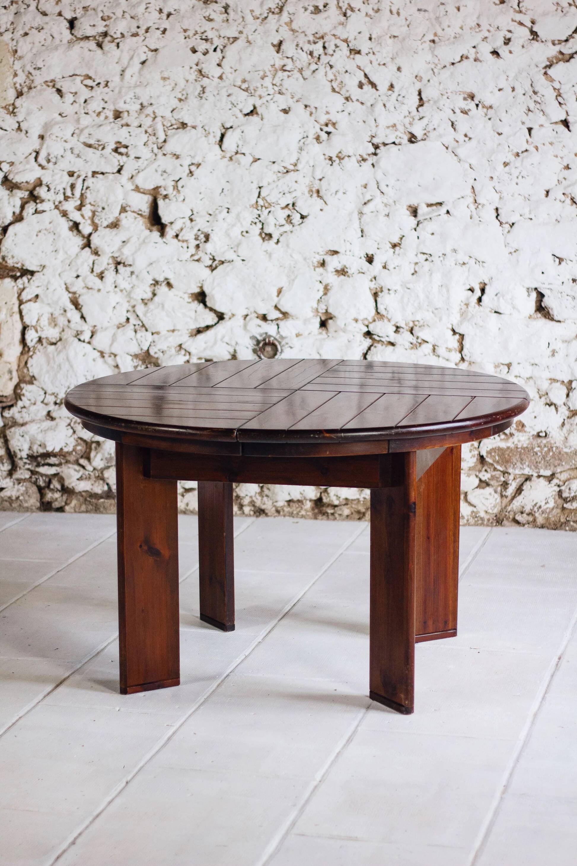 Extendable table and 5 chairs by Silvio Coppola, 1970.