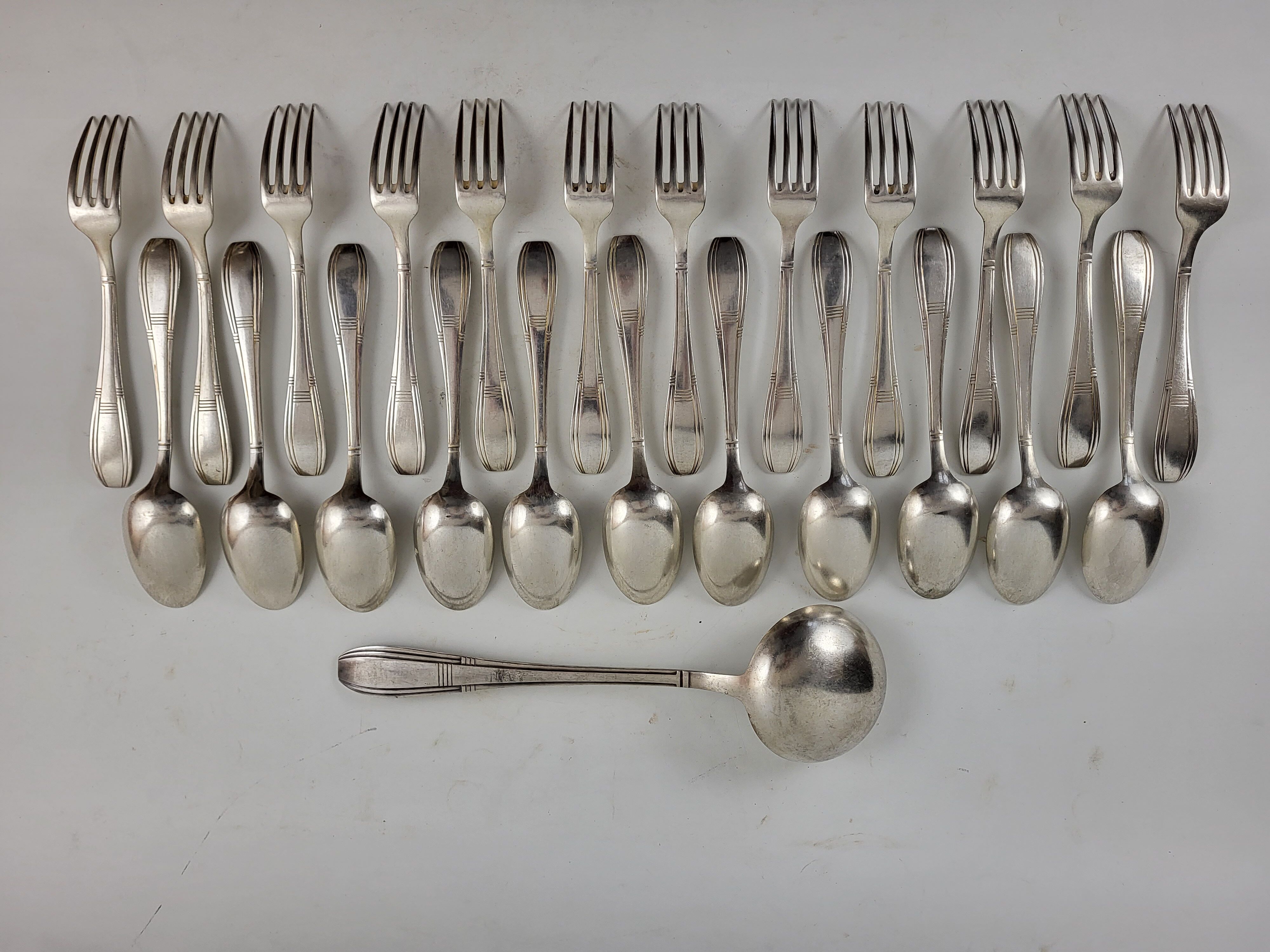 Ménagère en métal argenté Art déco 25 pièces