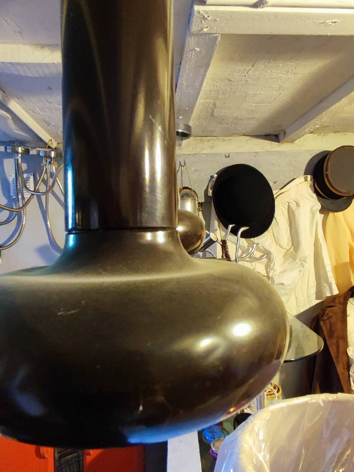 Space age, 3 brown Lita pendant lights