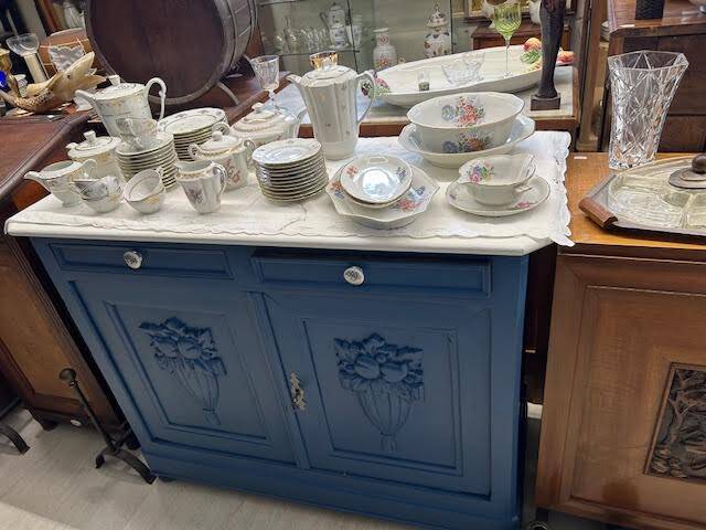 Refurbished blue buffet