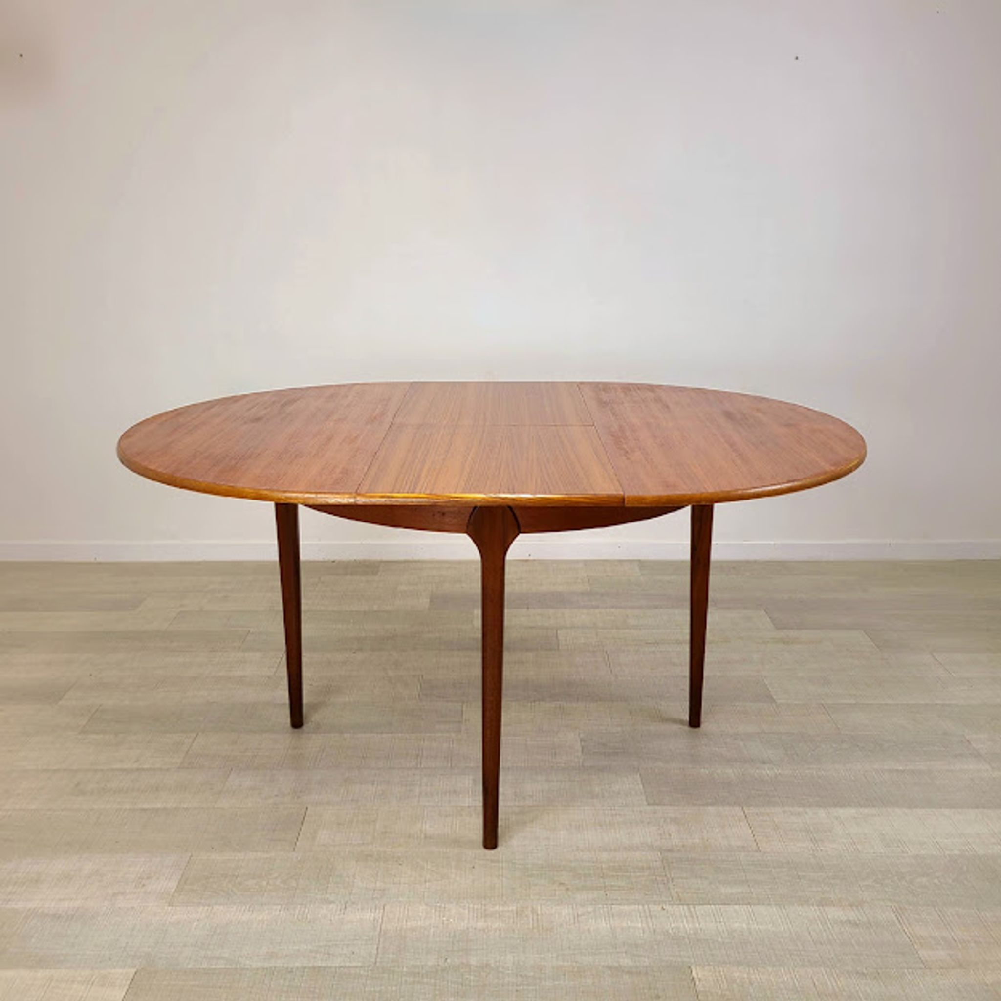 Round dining table McIntosh teak design Scandinavian 50s vintage