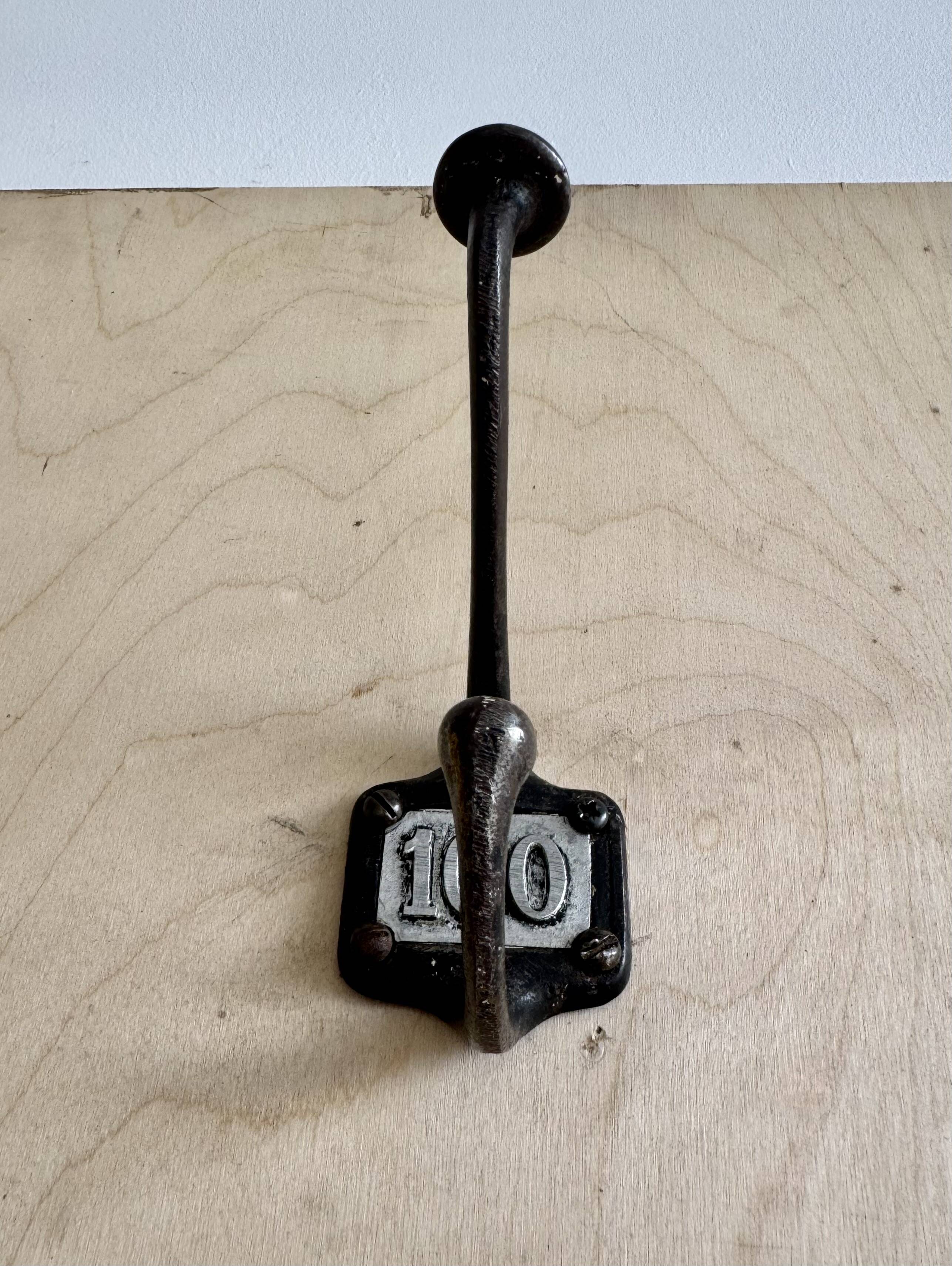 Patère ancienne en métal