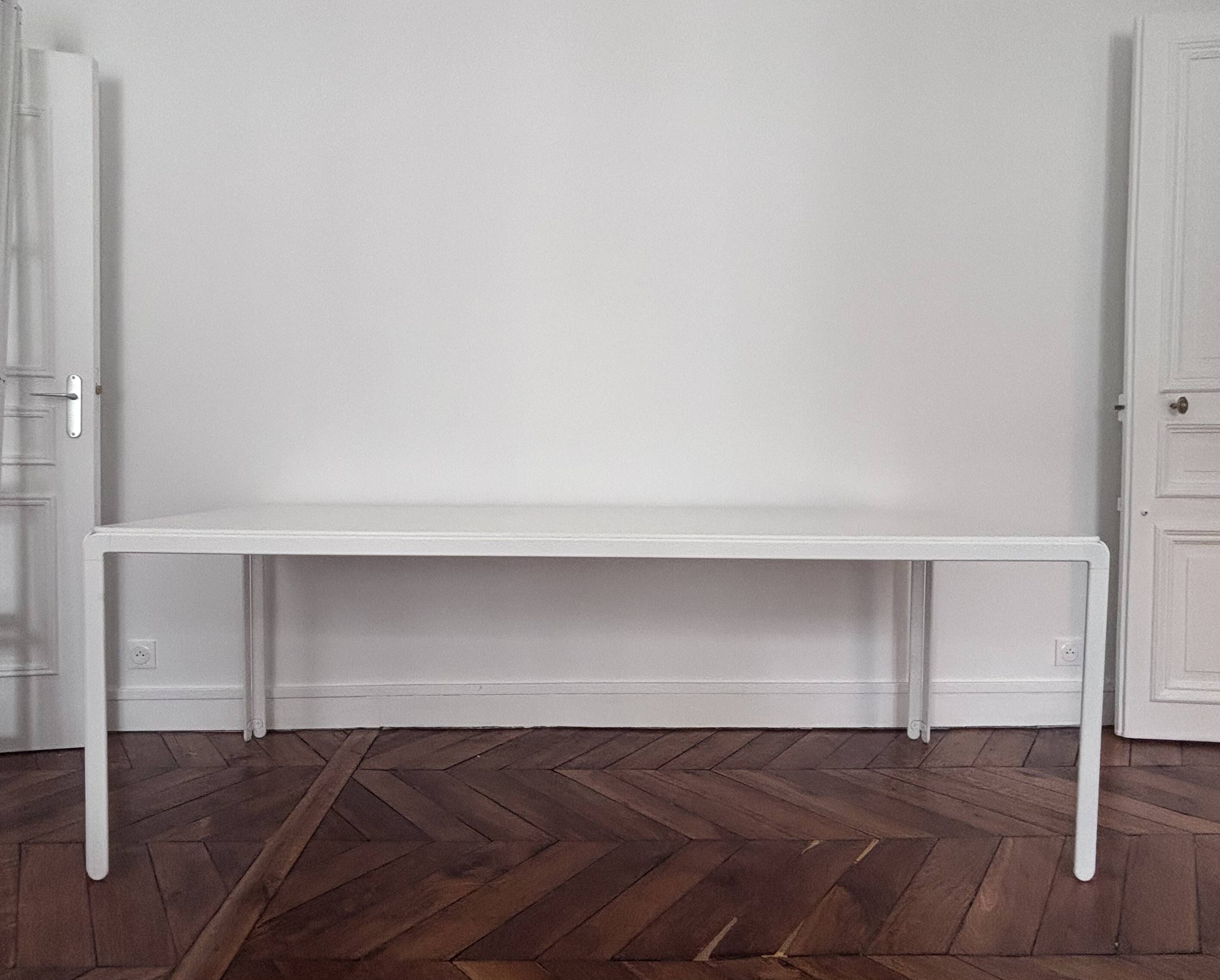 Table Djob d'Arne Jacobsen