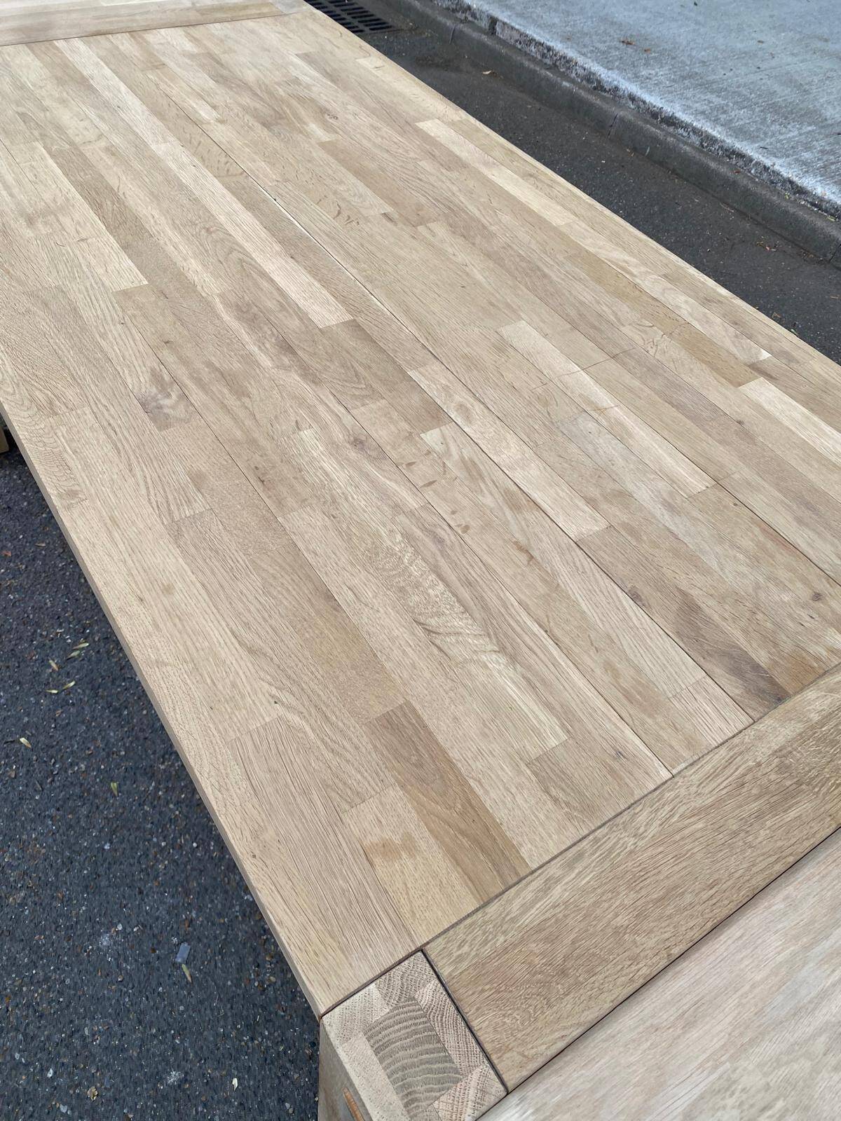 Grande table à manger scandinave extensible en chêne massif décapée 160-240