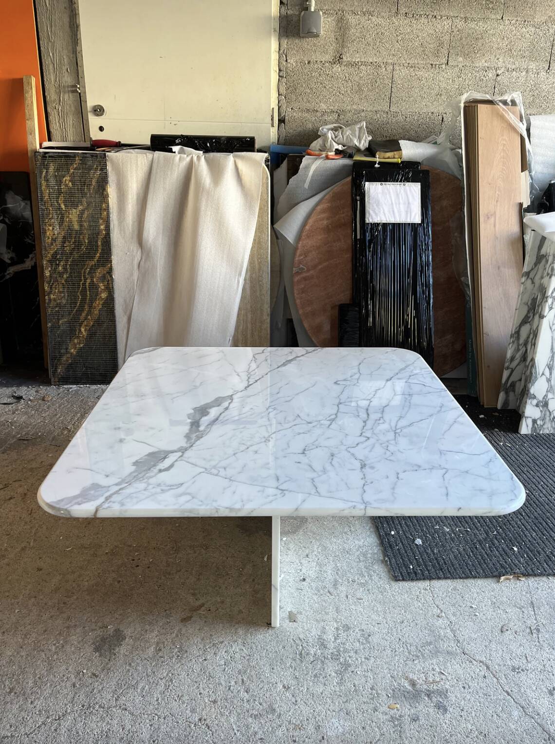 Table carrée 100% marbre calacatta