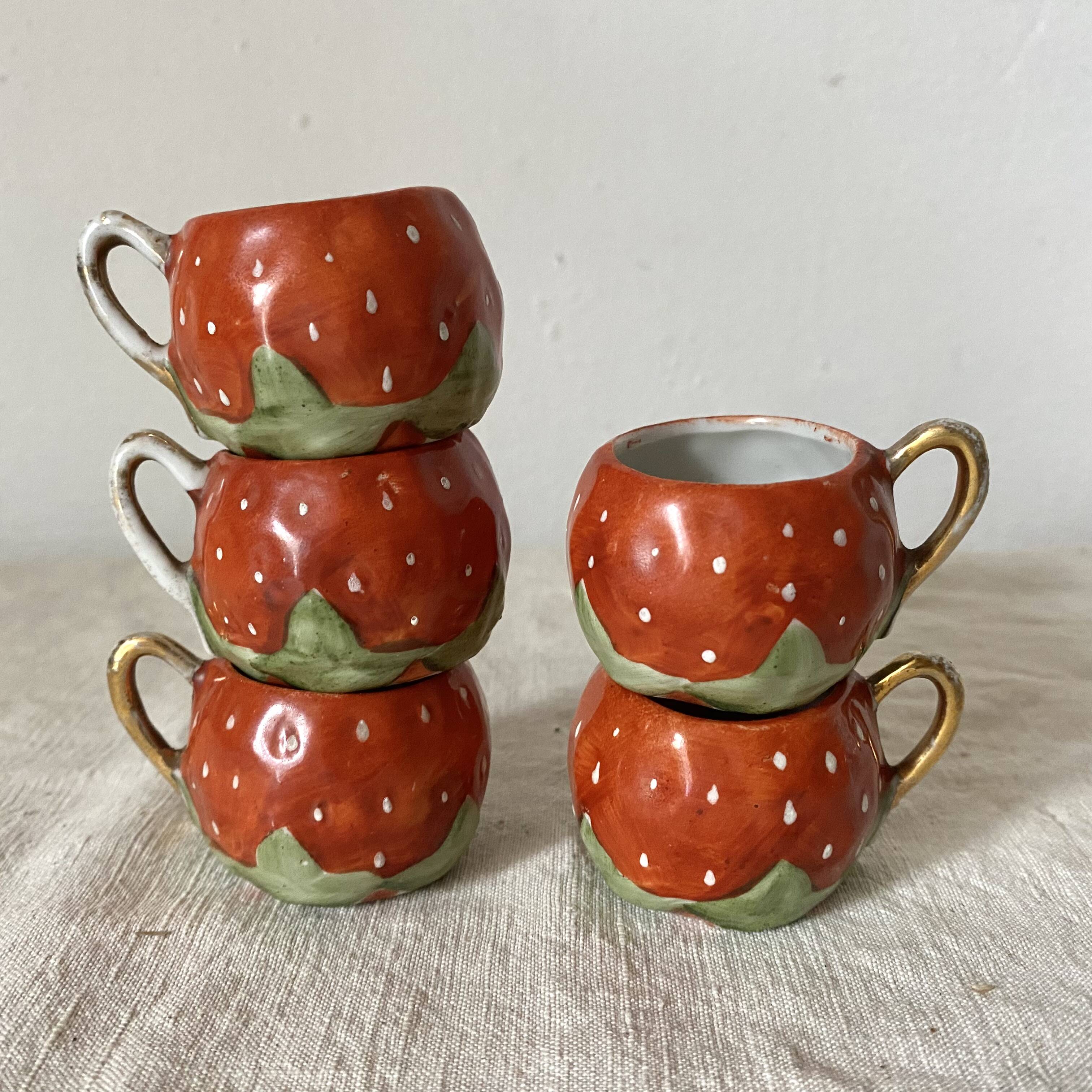 Strawberry liqueur slushie cups