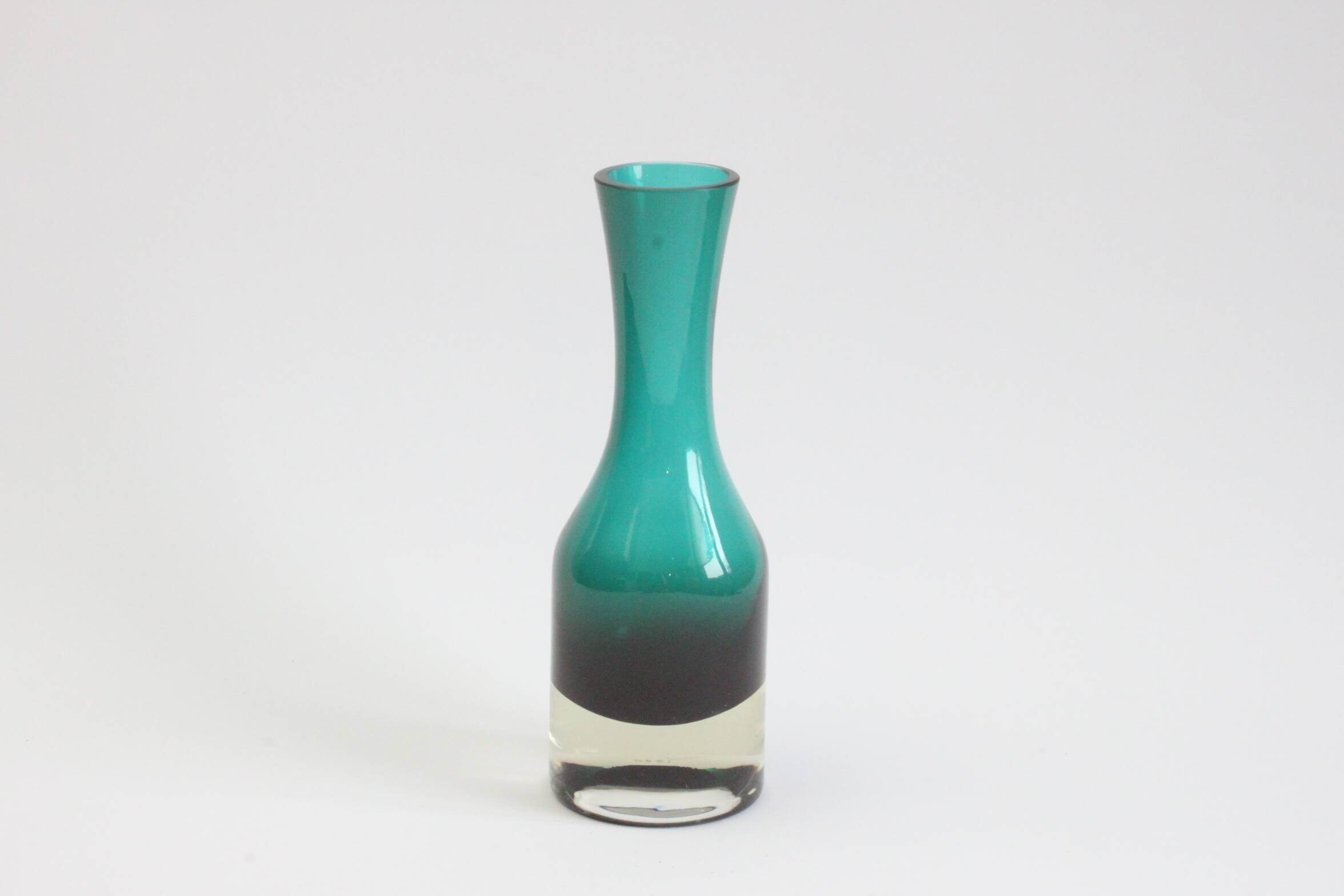 Vase vert de Tamara Aladin pour Riihimaën Lasi, Finlande 1970
