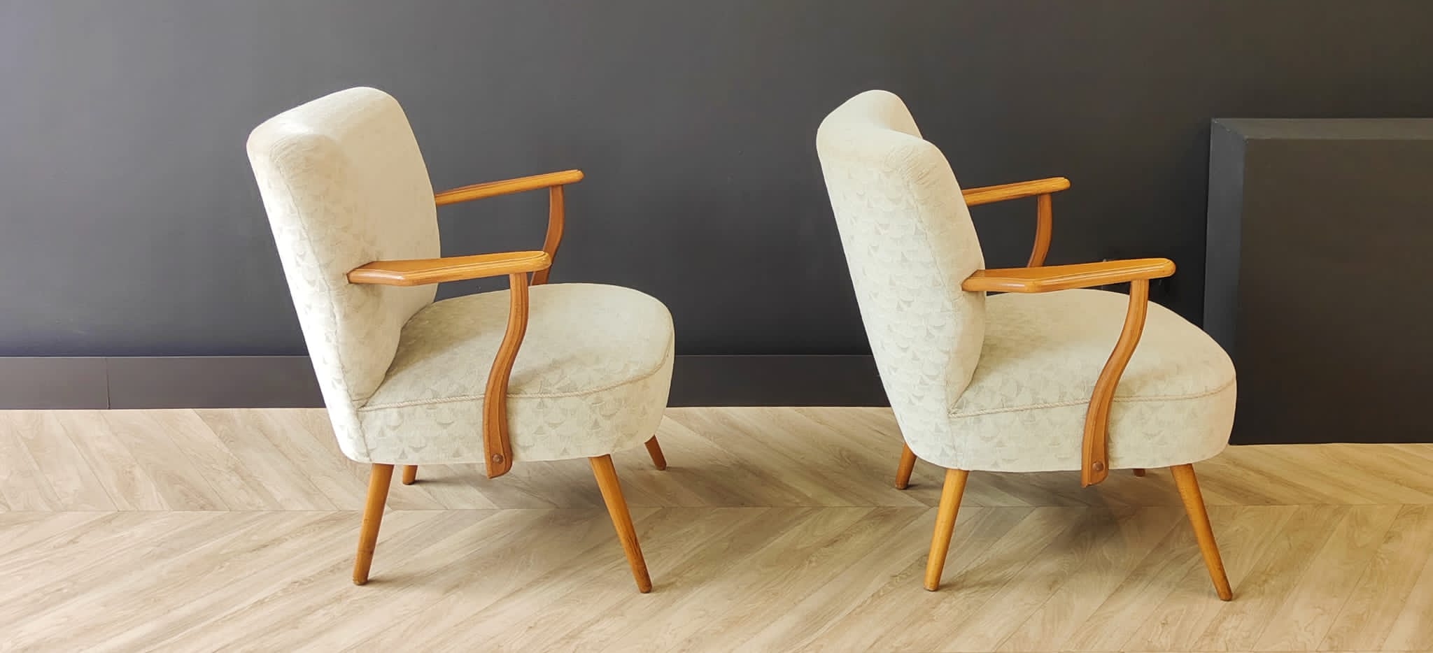 Two Mid Century cocktail chairs | set of 2 chairs