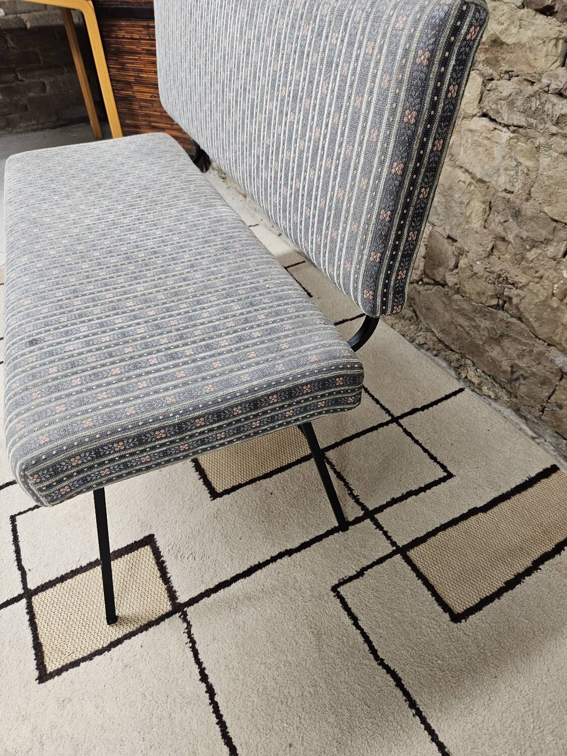 Vintage Knoll style bench with metal legs