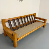 Canapé en pin massif et bouclette design scandinave des années 70