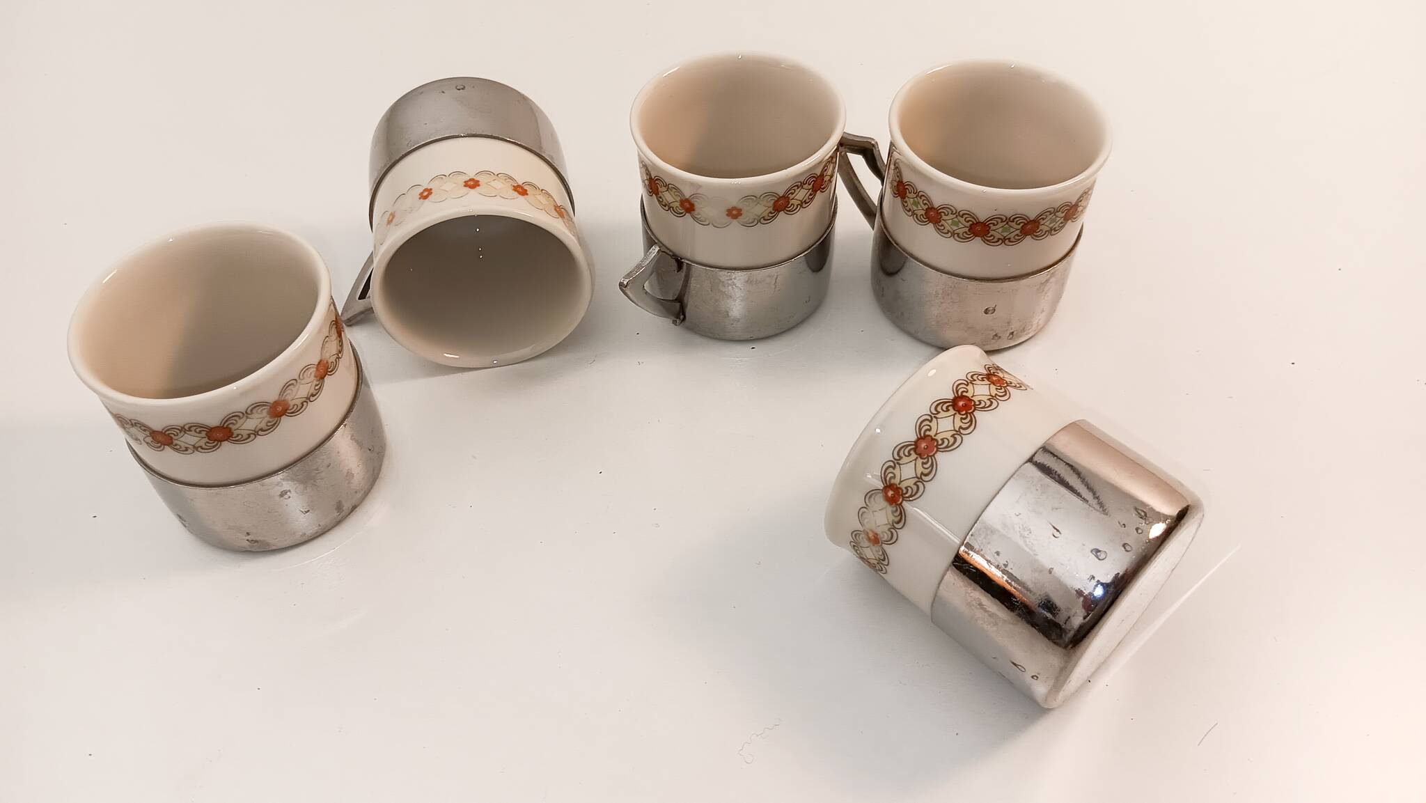 5 coffee cups, with metal support - Geometric frieze - Excelsior Porcelain 696