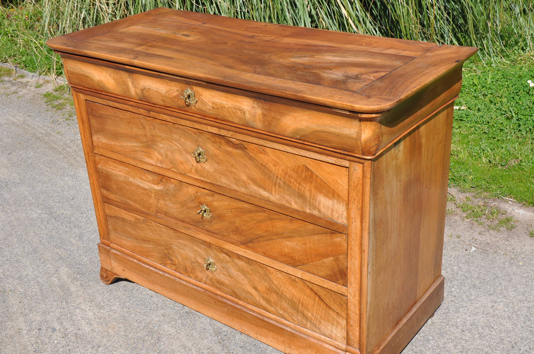 Old chest of drawers