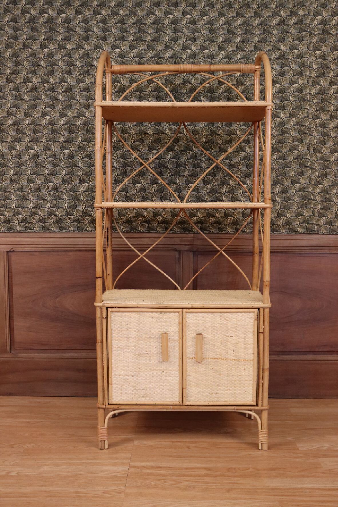 Stepper shelf Rattan