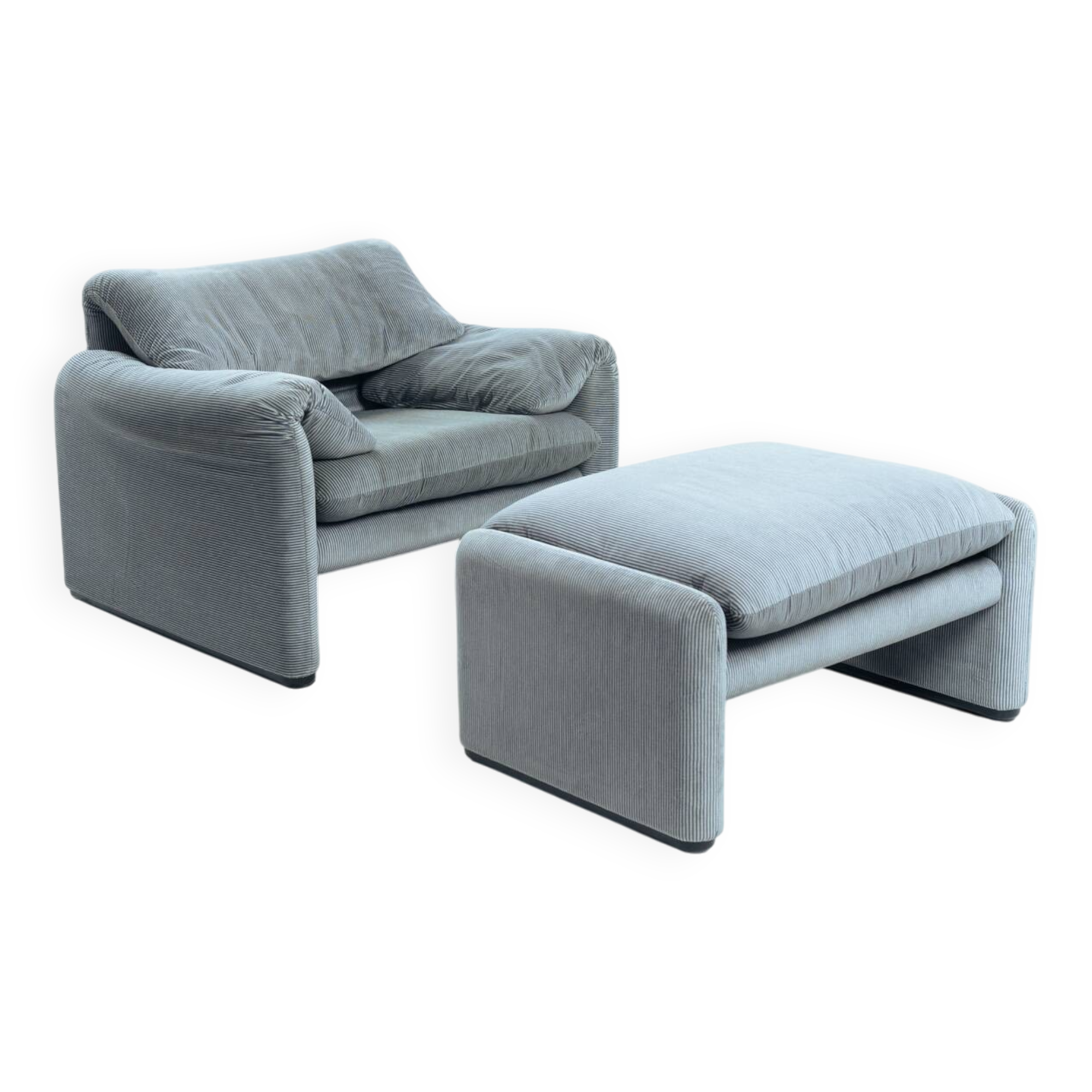 Fauteuil et ottoman Maralunga Vico Magistretti par Cassina, 1990