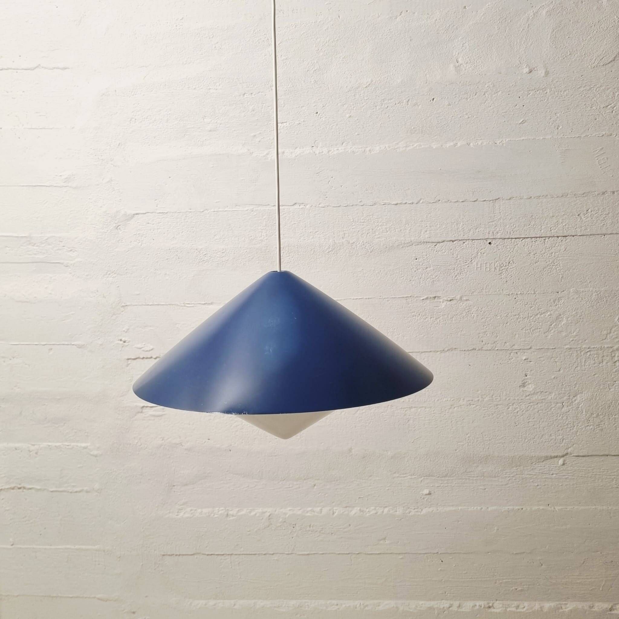 "Kuli" blue and white ceiling lamp 1960s - Svea Winkler Orno Finland | Vintage design lamps