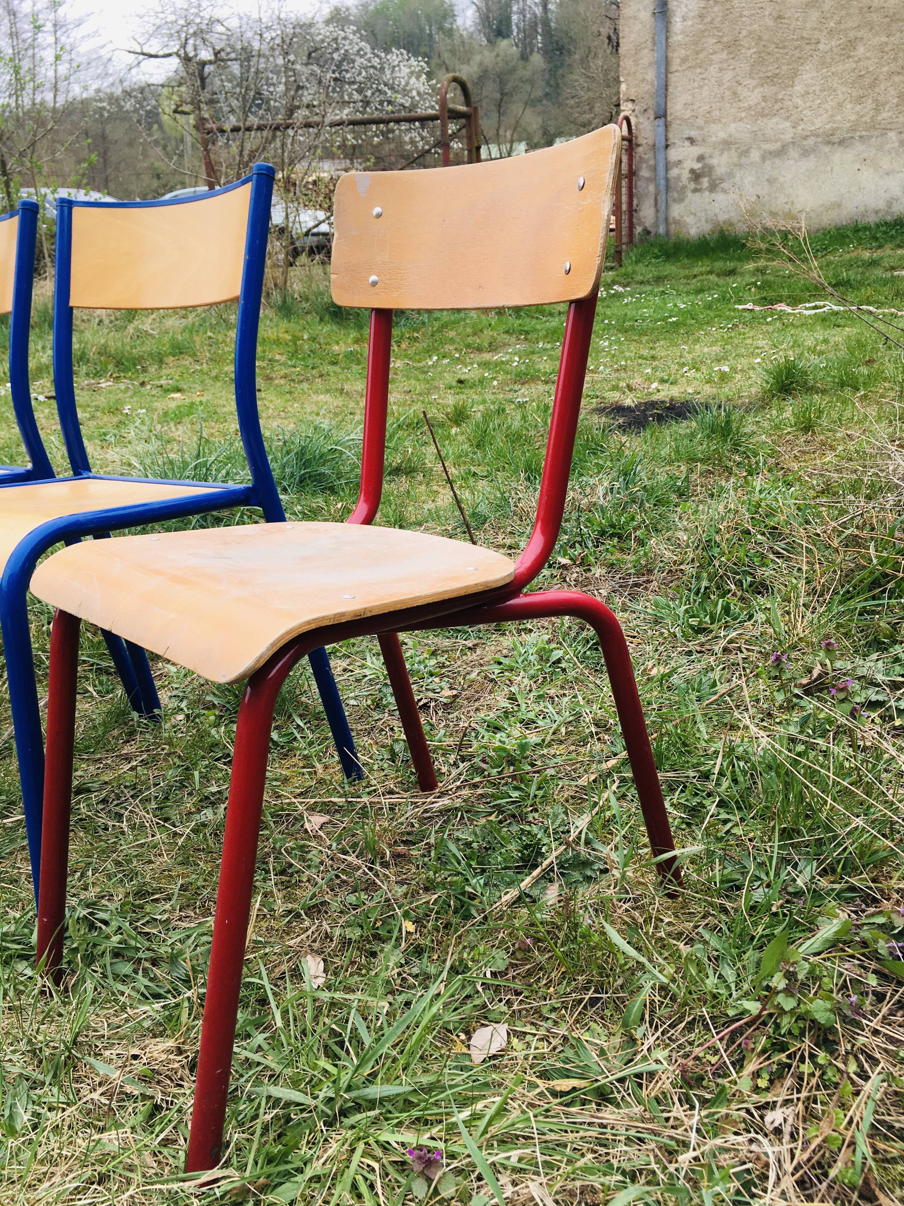 Set of 5 school chairs years '70 in red and blue