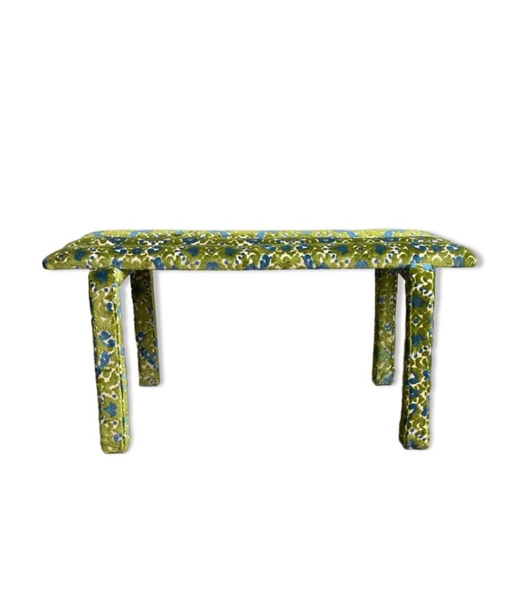 Flowered velvet bench
