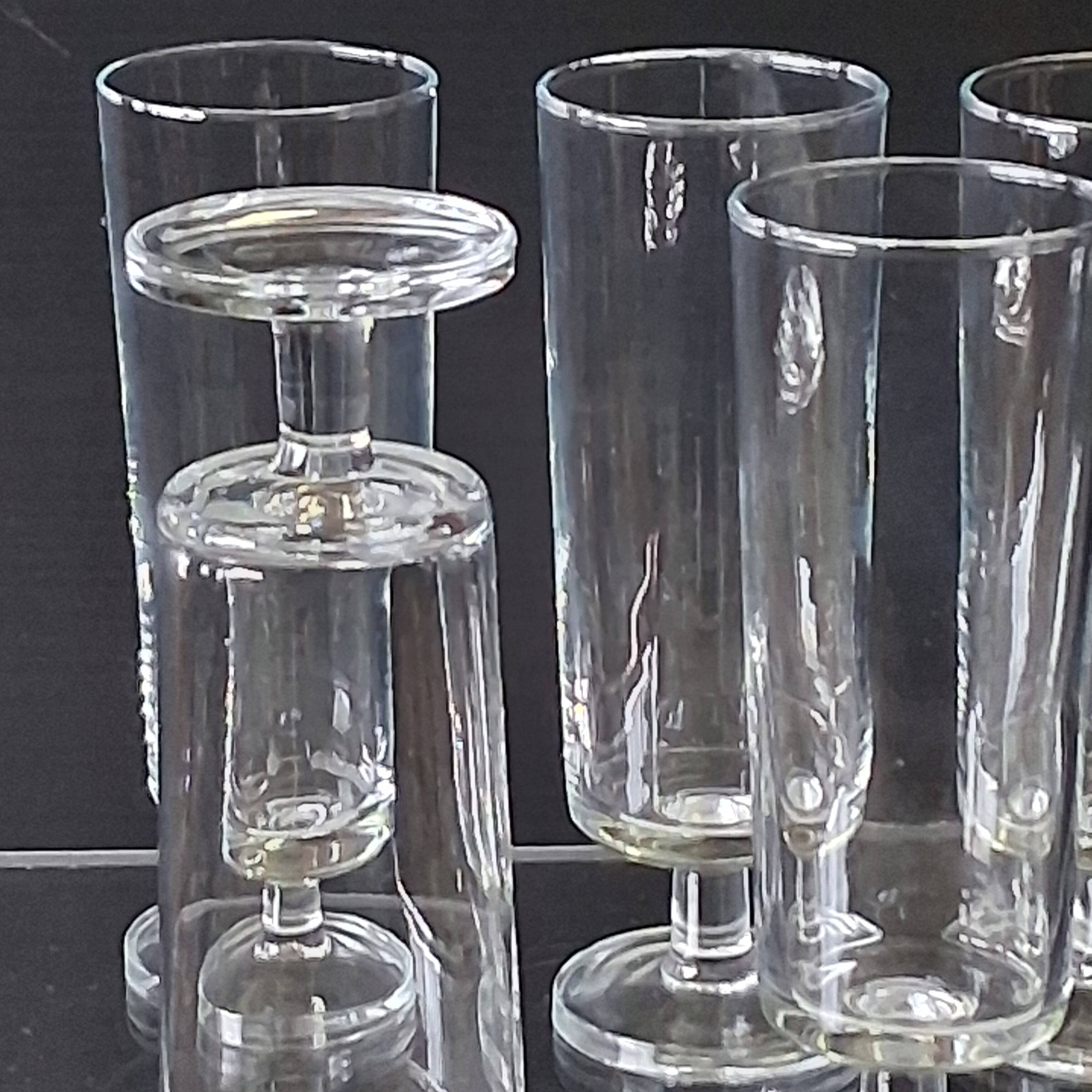 Set of 6 transparent glass flutes/coupes in very good condition.
