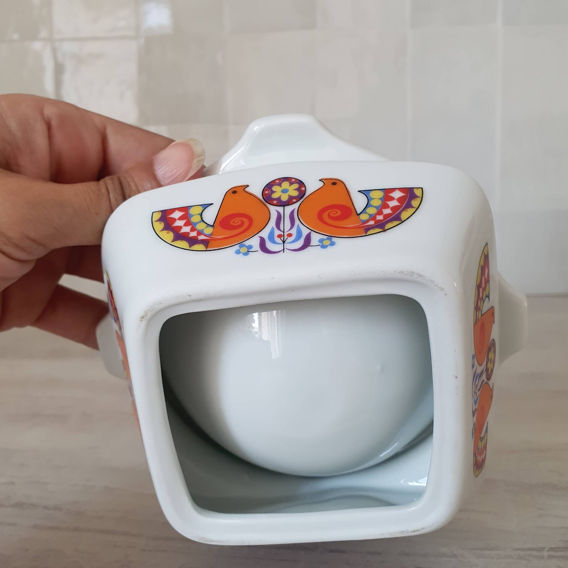 Ceramic ashtray with bird design