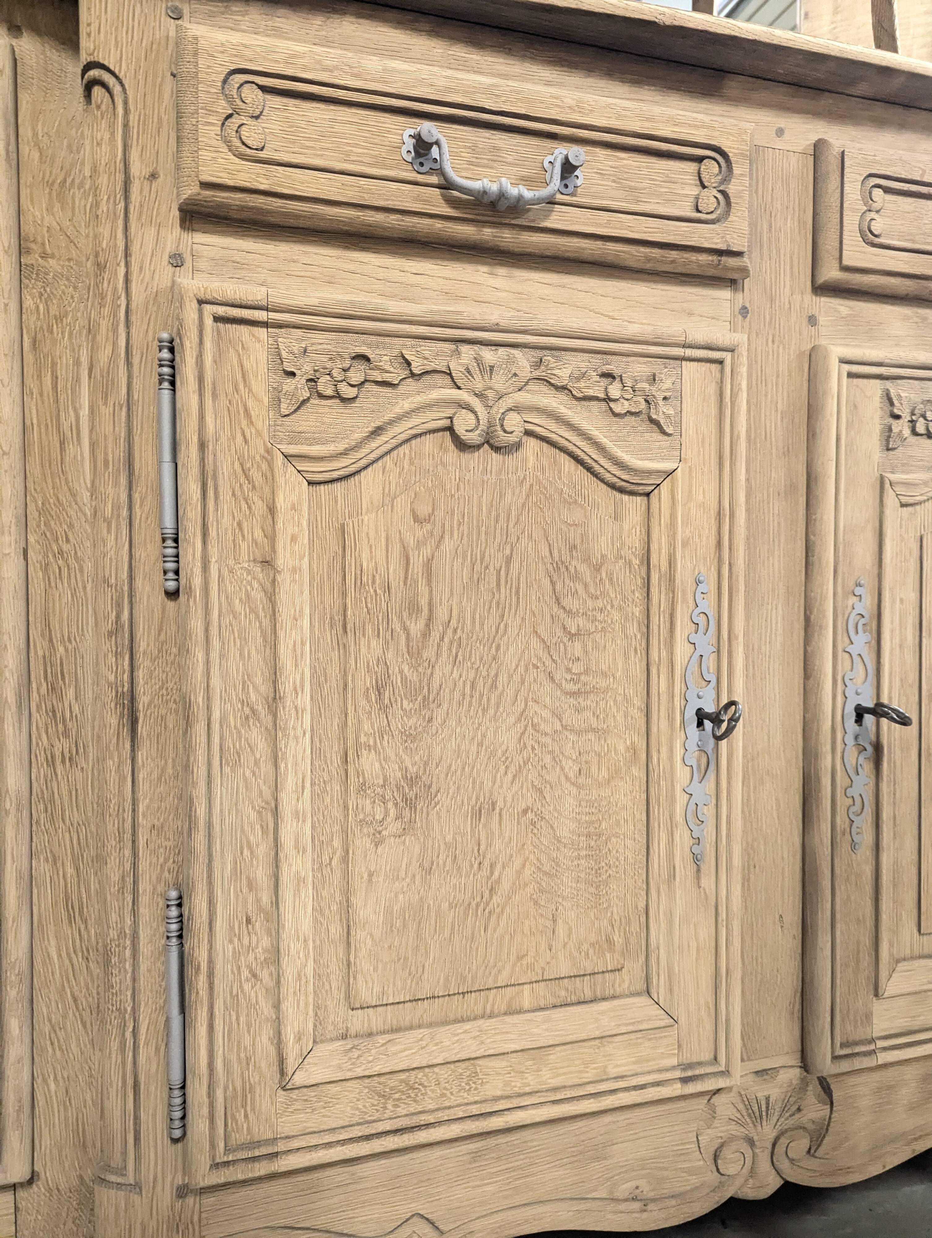 Striped oak buffet in Louis XV style