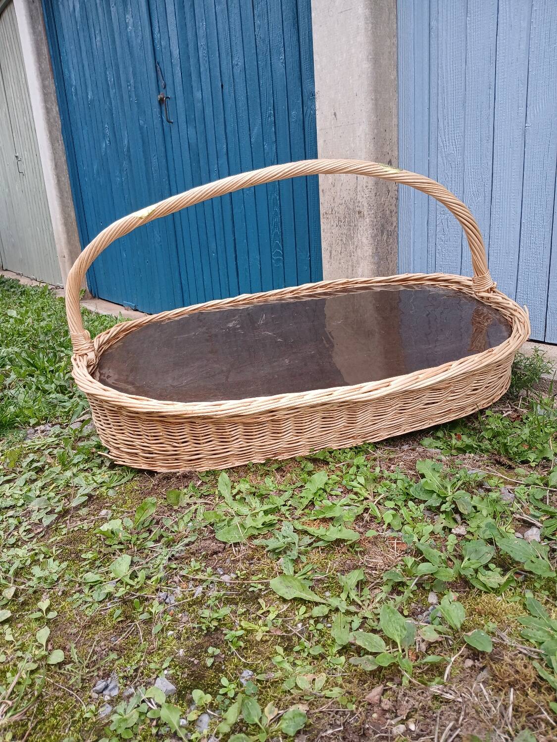 Wicker pastry basket