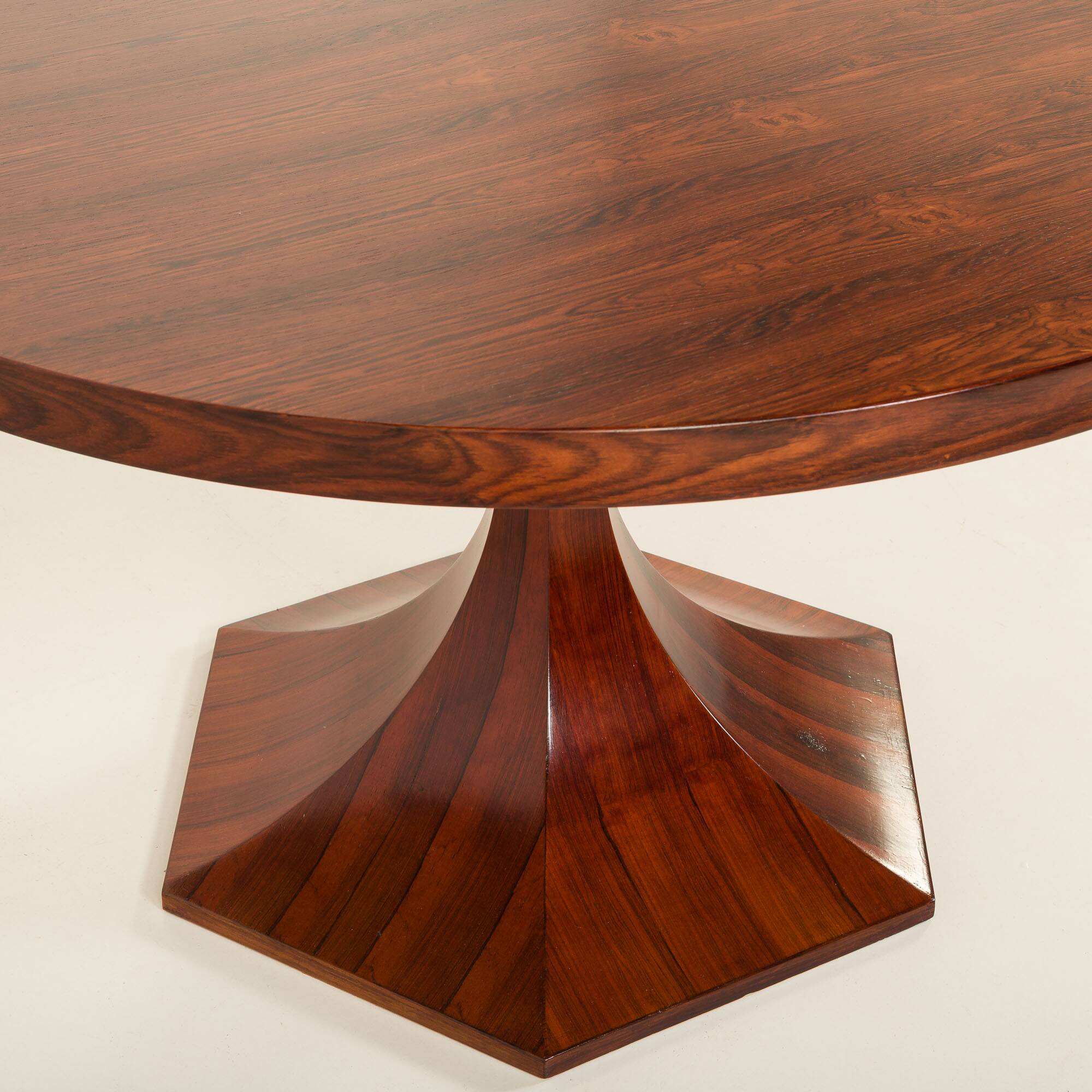 Carlo de Carli round rosewood table, 1960s