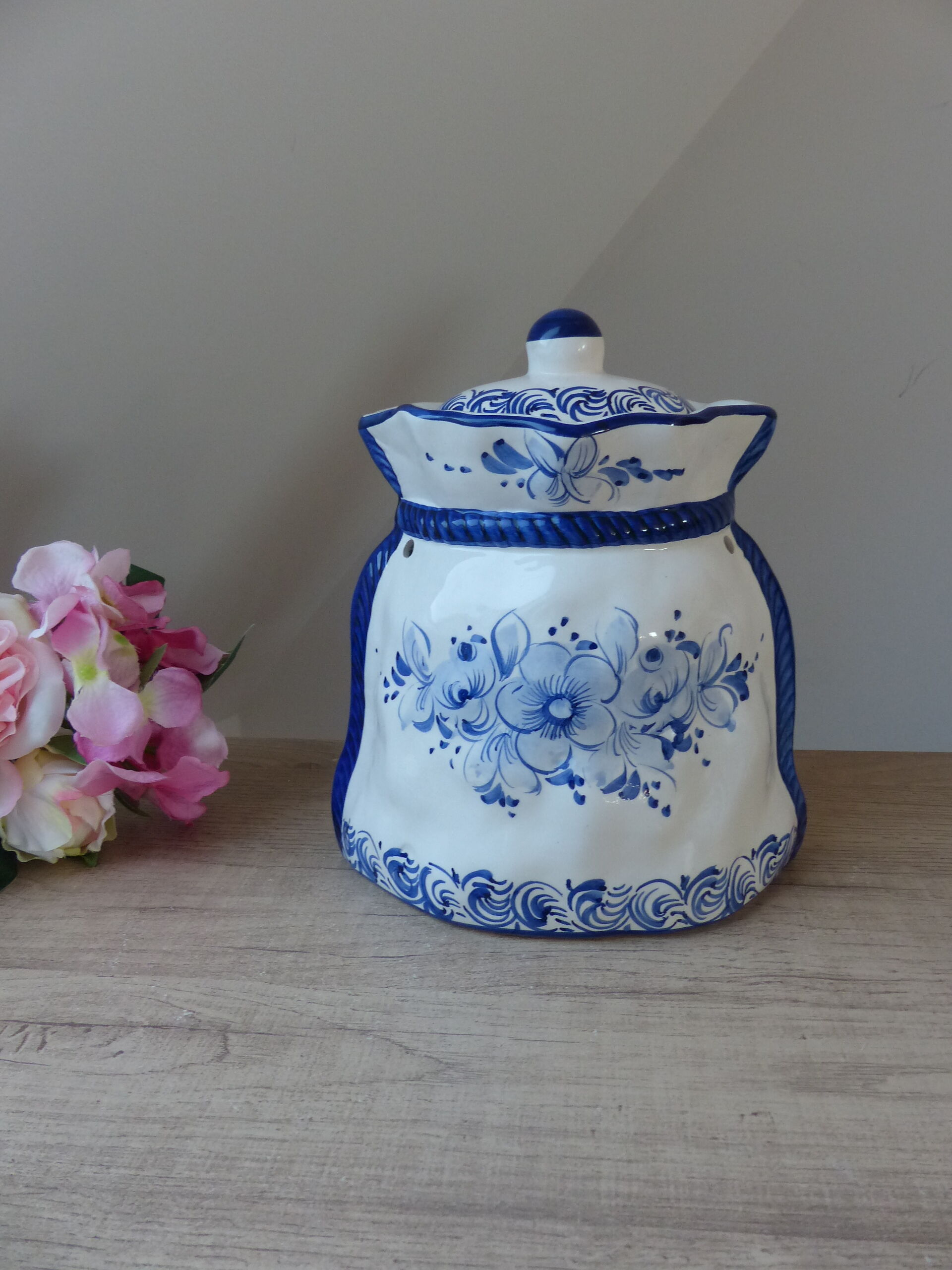Ceramic onion pot made and hand painted pattern indigo blue flowers Portugal